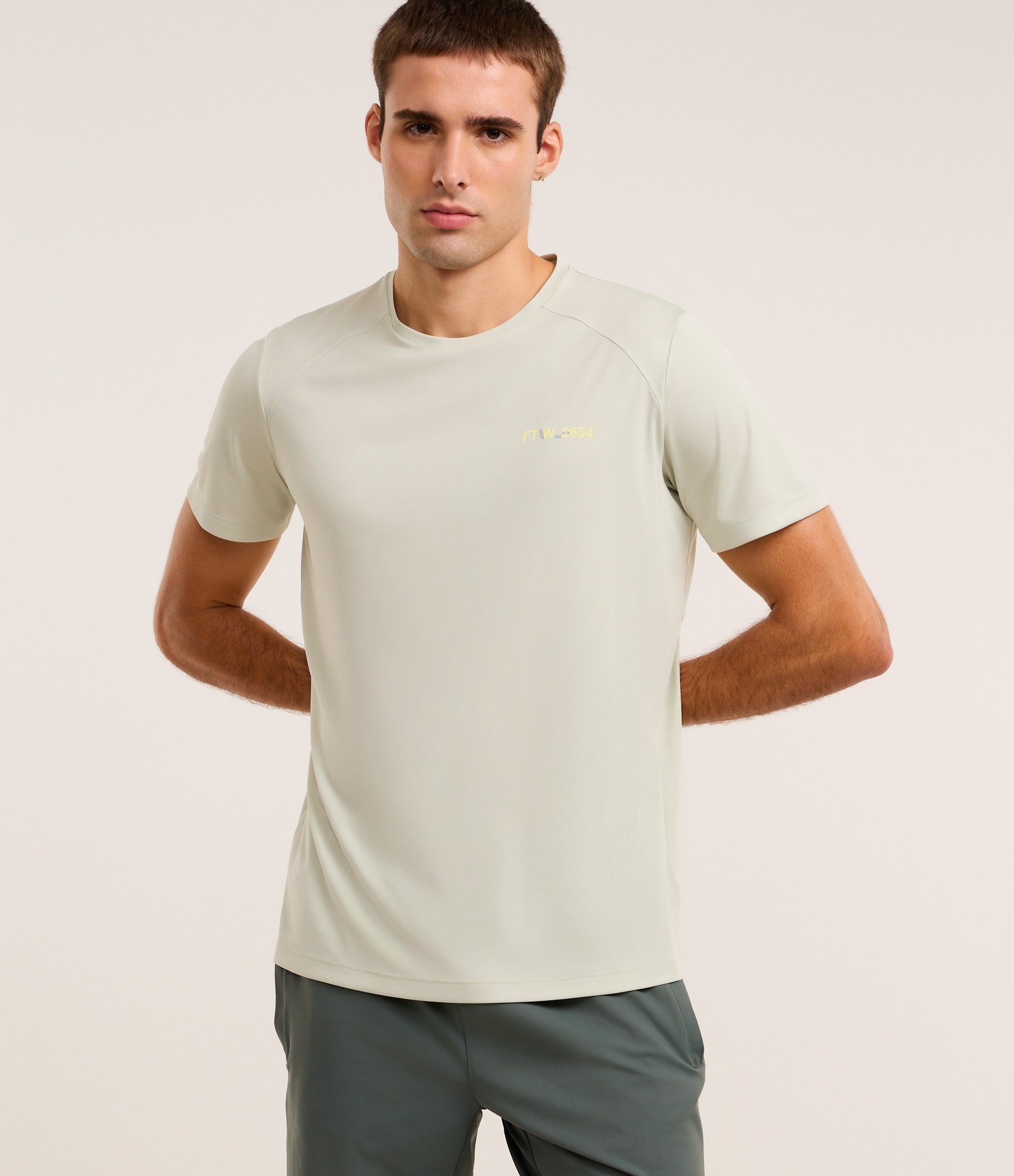 Camiseta Esportiva em Tecnologia Dry com Recortes e Print Verde 1