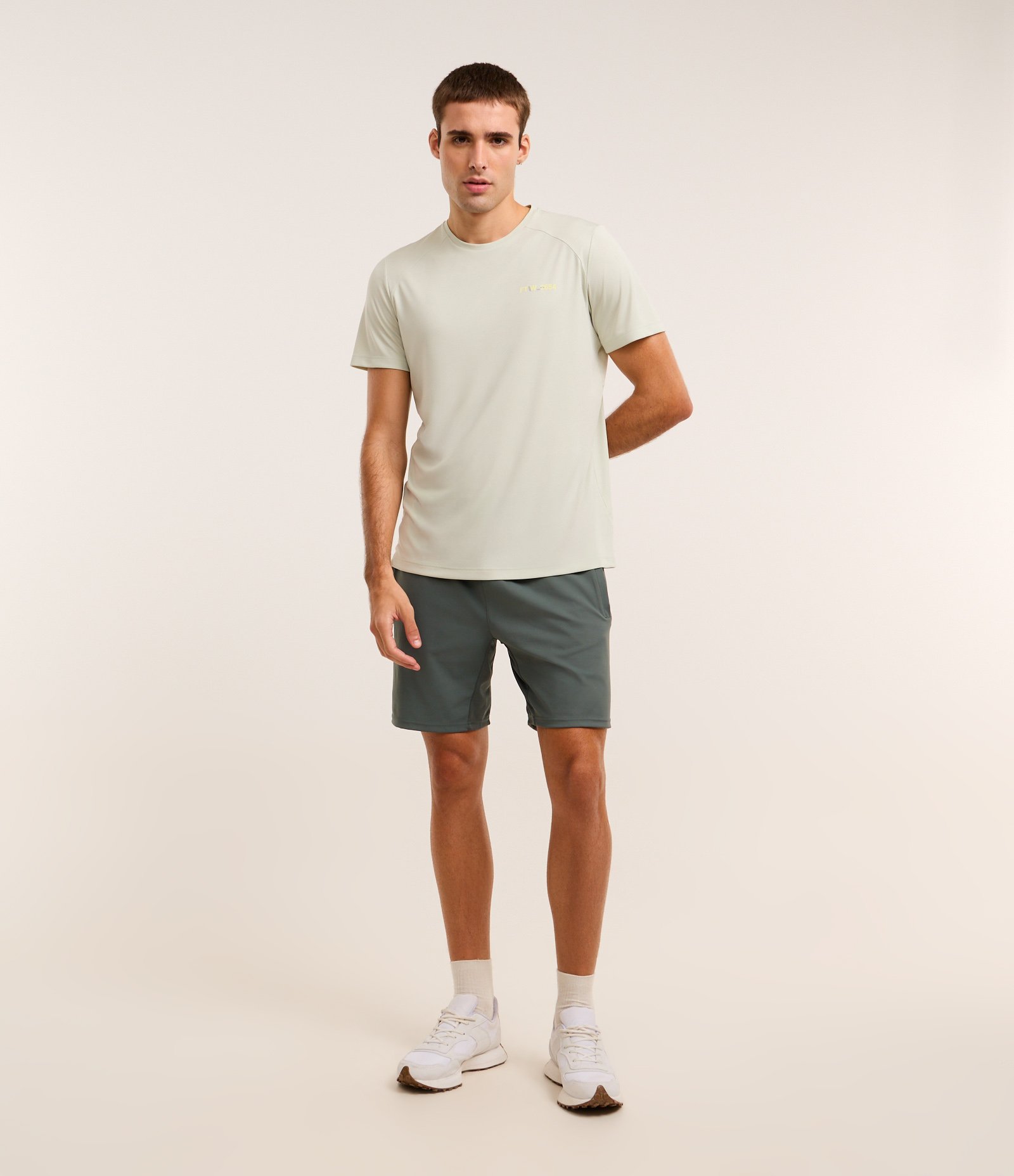 Camiseta Esportiva em Tecnologia Dry com Recortes e Print Verde 2