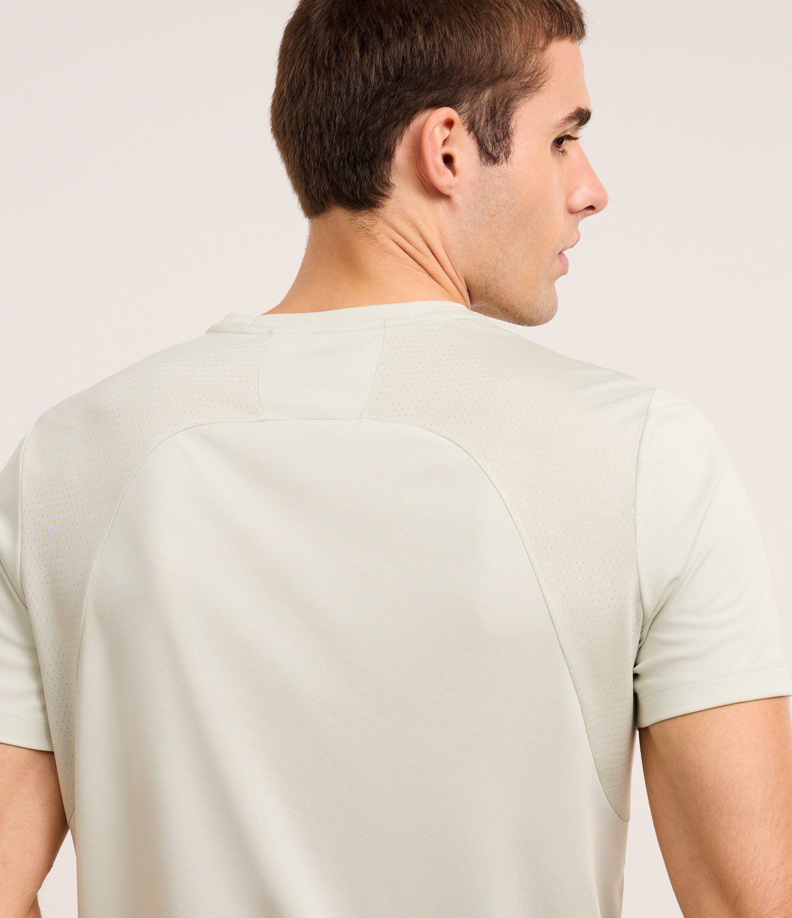 Camiseta Esportiva em Tecnologia Dry com Recortes e Print Verde 3