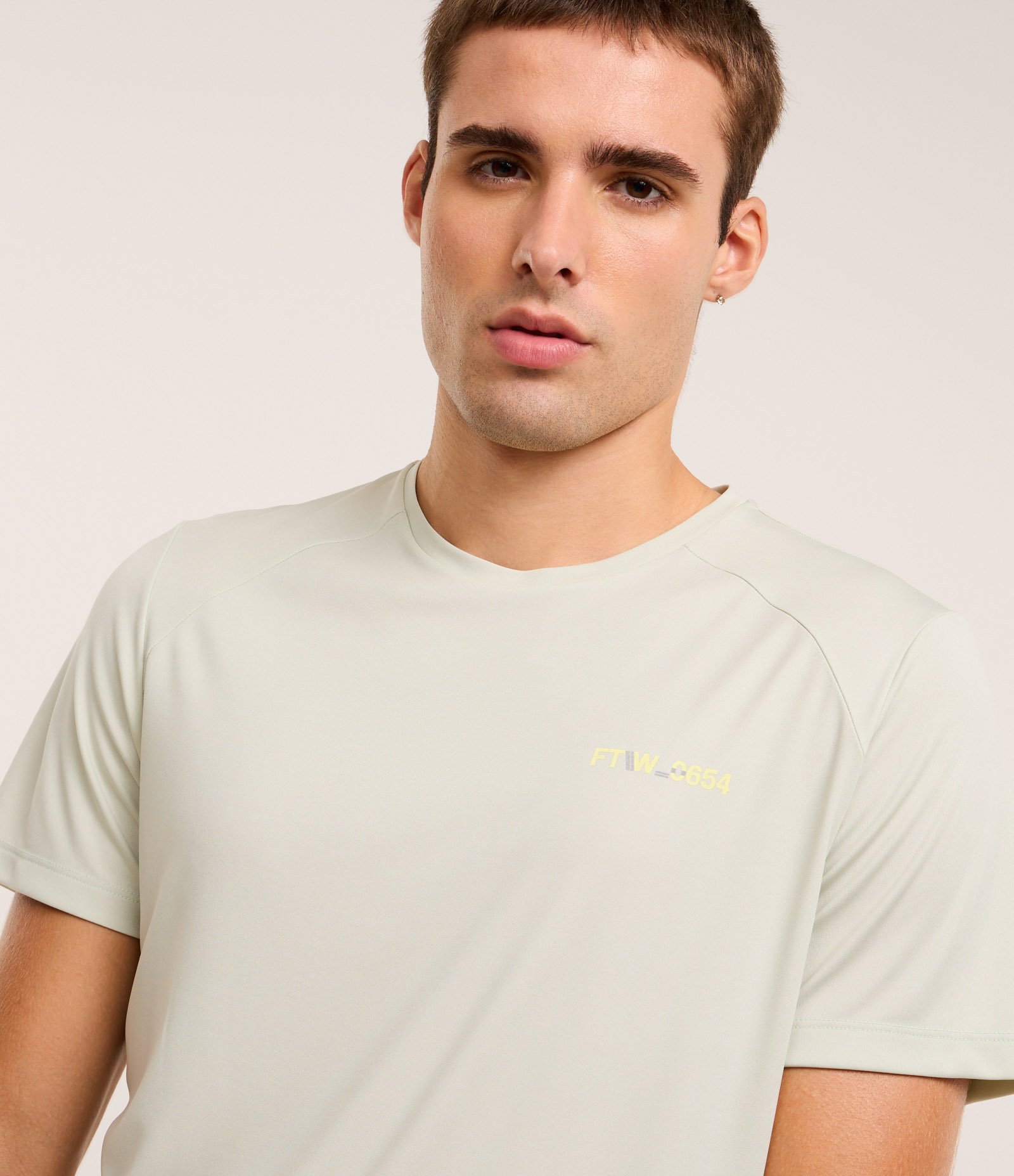 Camiseta Esportiva em Tecnologia Dry com Recortes e Print Verde 4