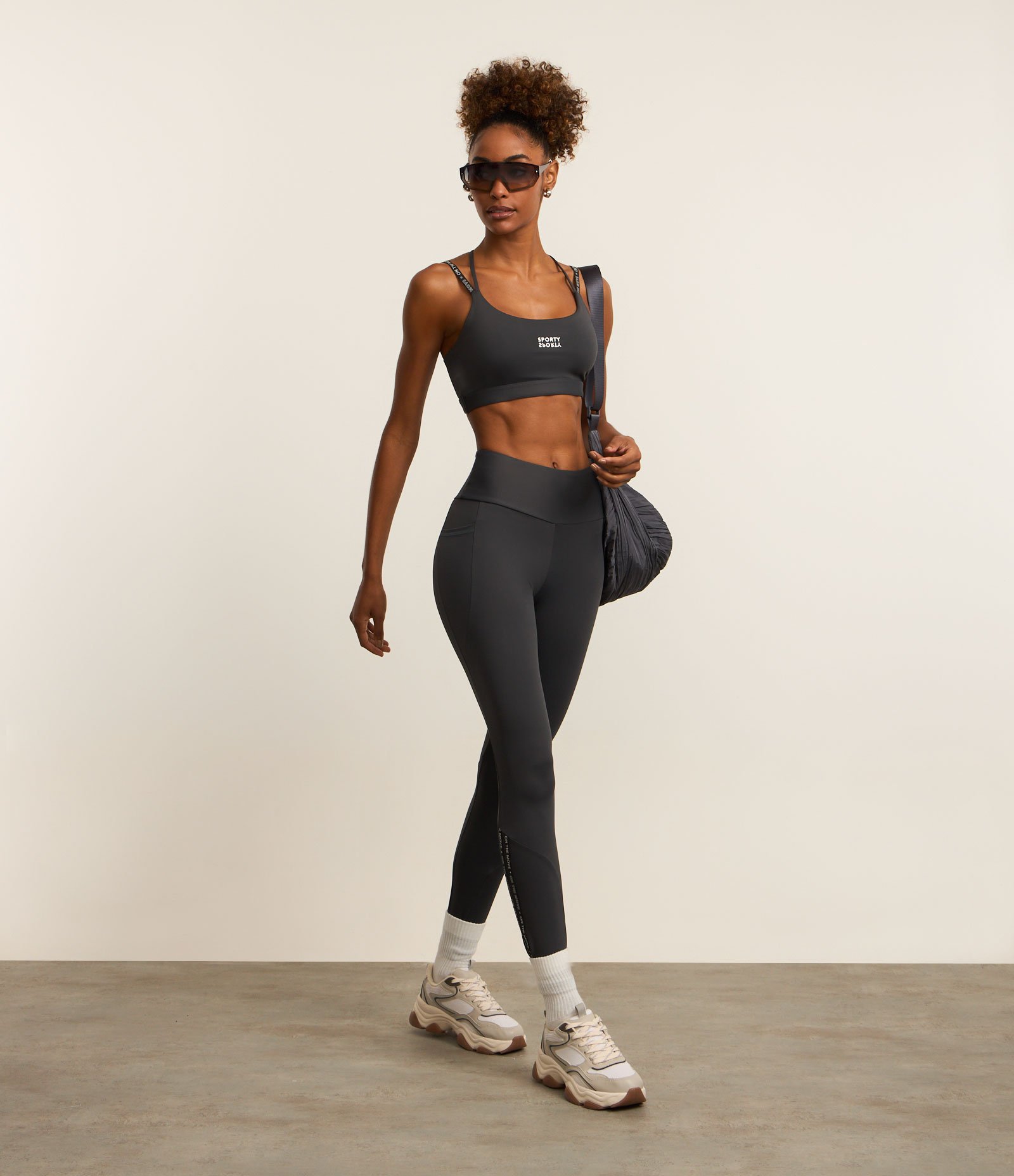 Top Esportivo com Bojo e Alças com Lettering Azul 2