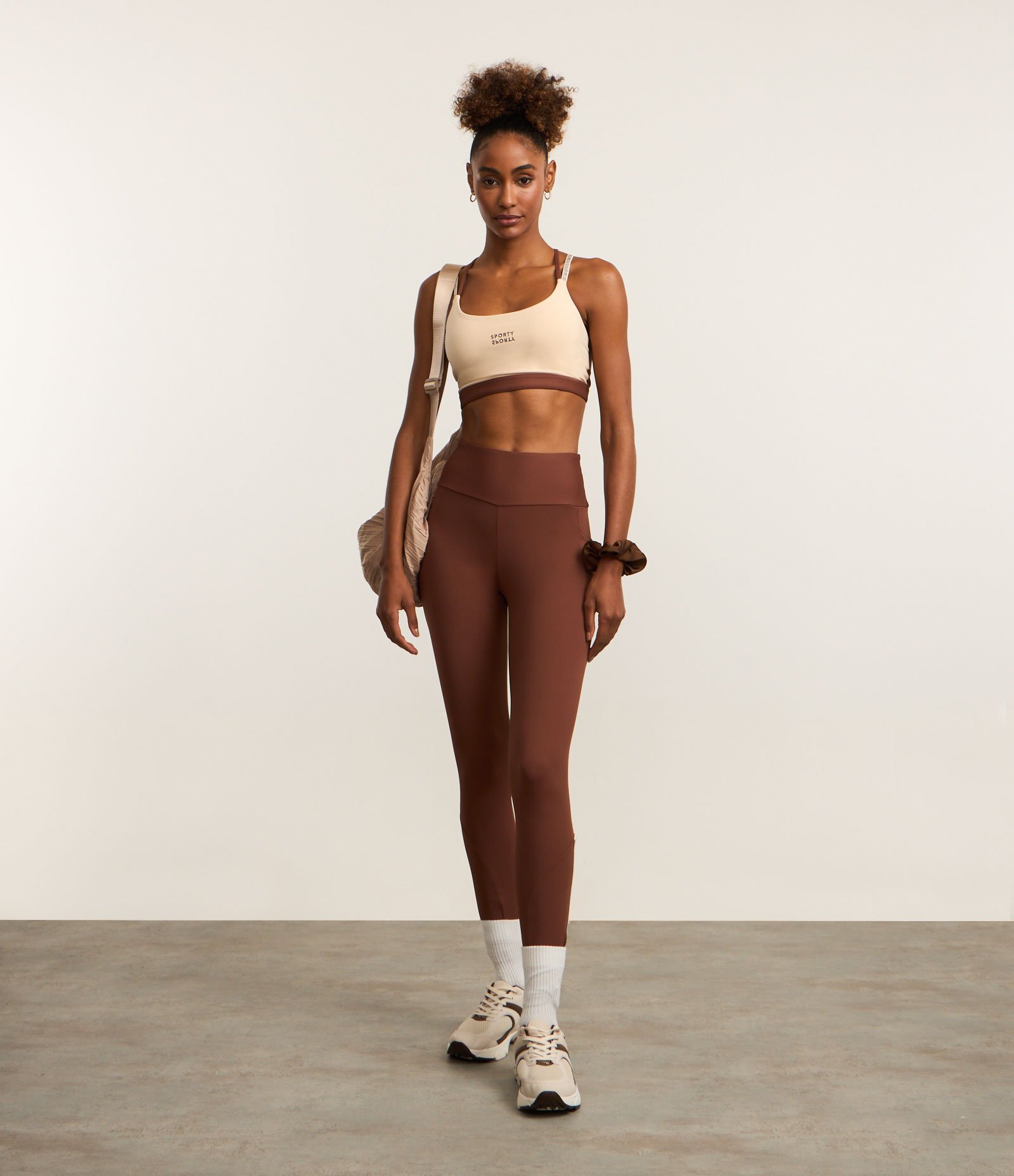 Calca Legging Esportiva em Microfibra com Bolsos Marrom 5