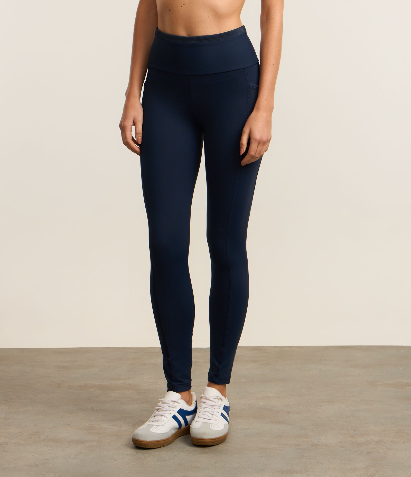 Calça Legging Esportiva em Microfibra com Bolso Azul Marinho 2