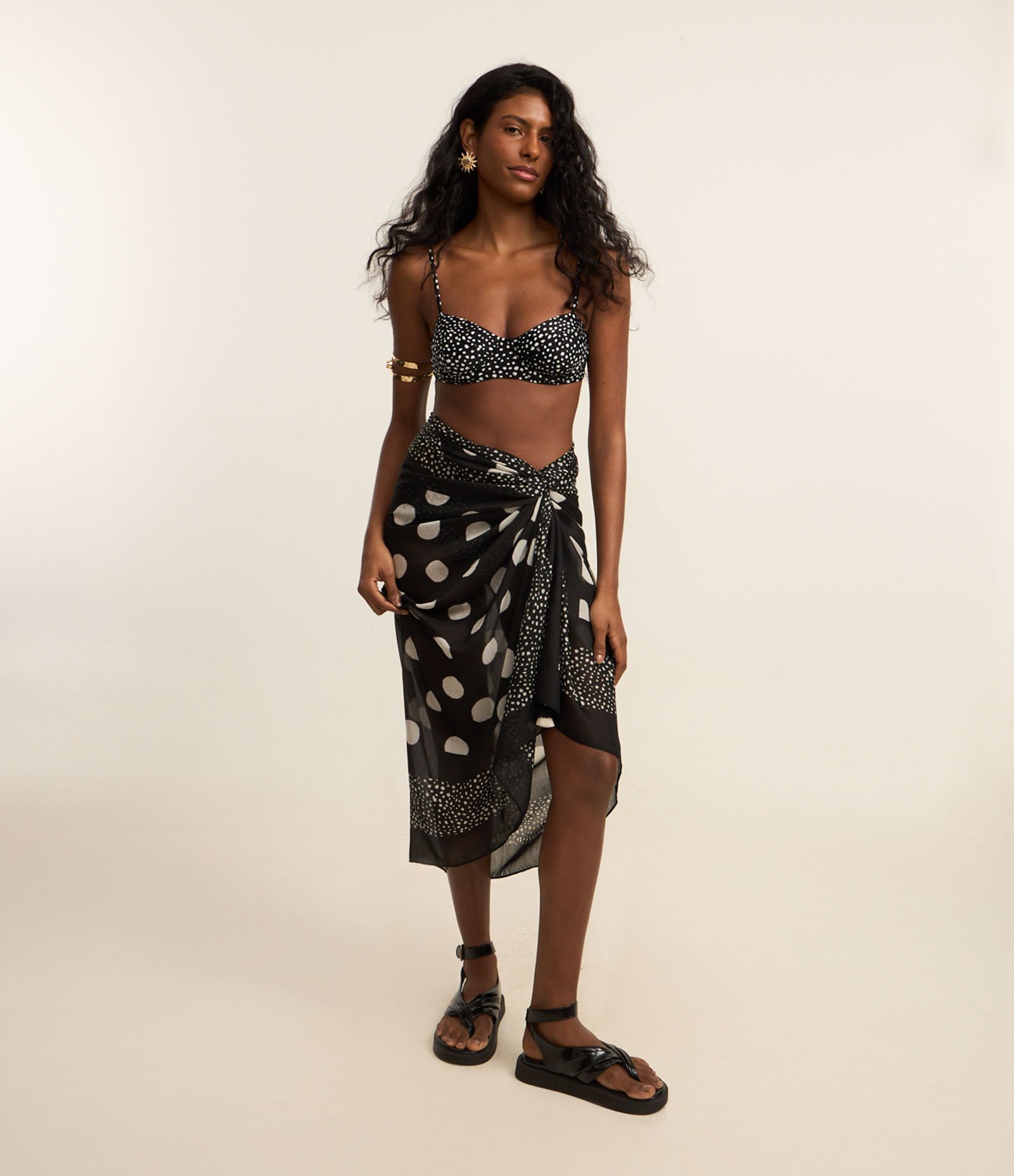 Canga Retangular em Chiffon Poá com Tassel Preto 1