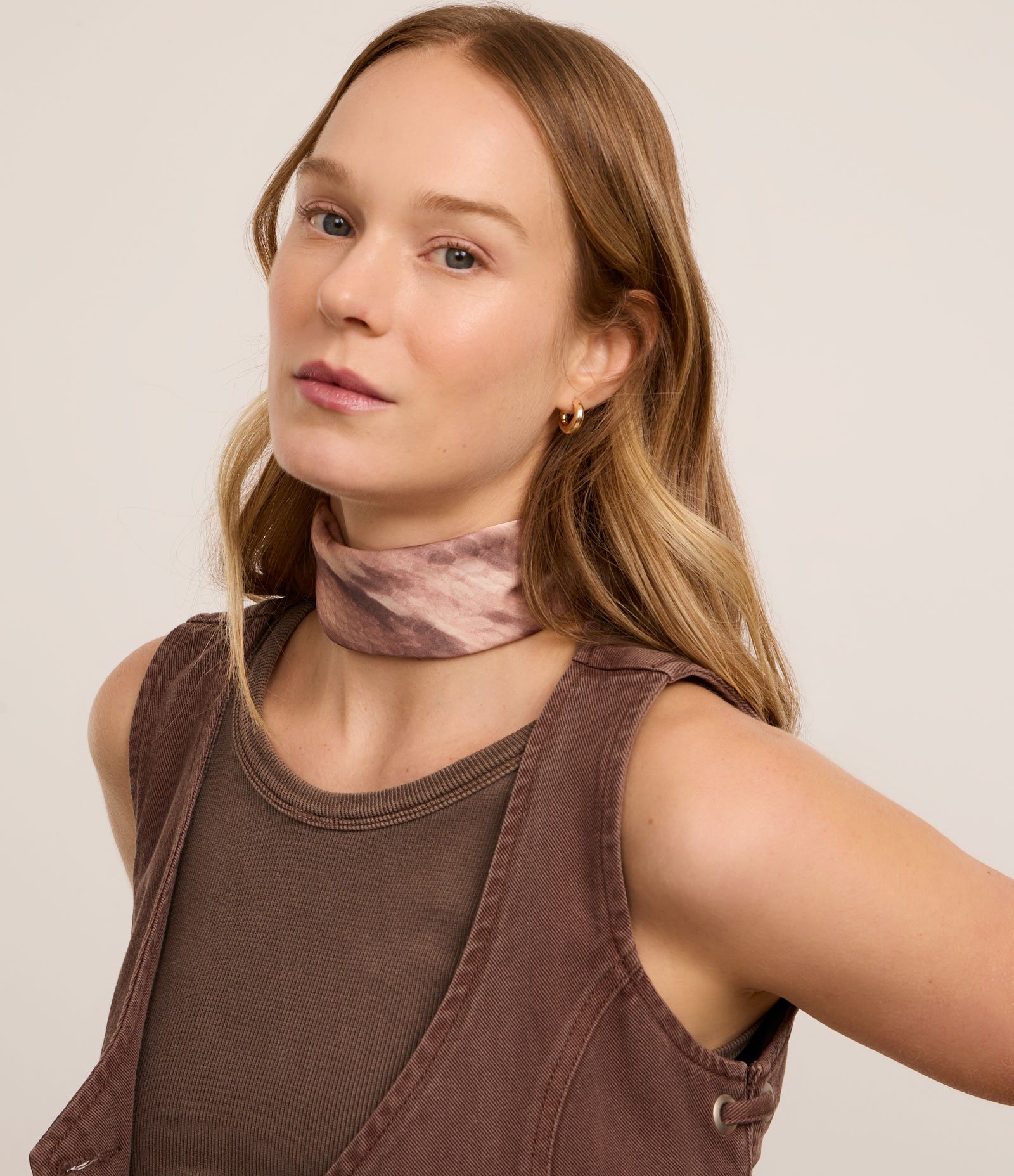 Lenço Retangular em Cetim com Estampa Animal Print Cobra Marrom 6