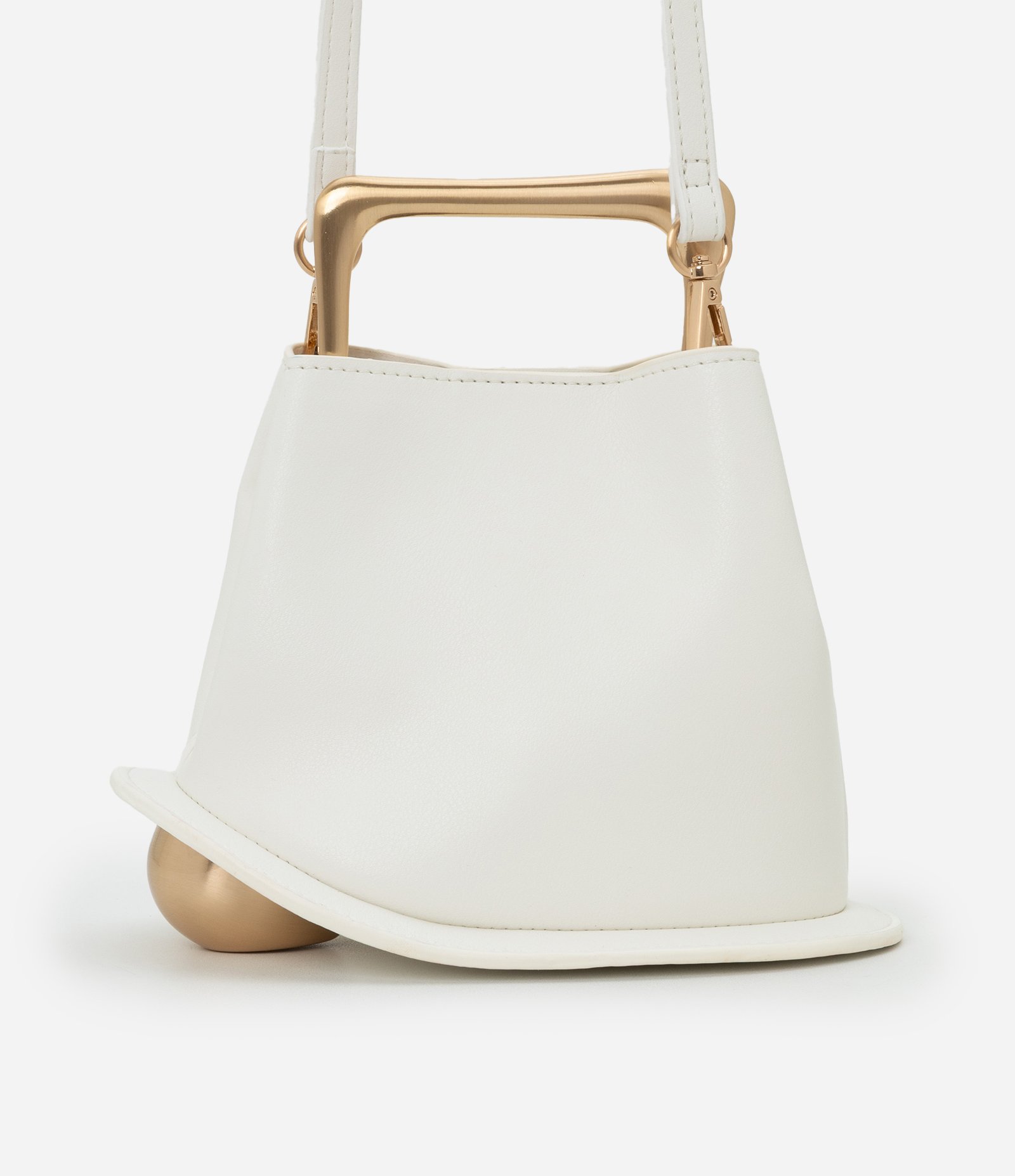 Bolsa Bucket Pequena com Alça de Mão em Metal Base Bola em Metal Off White 4