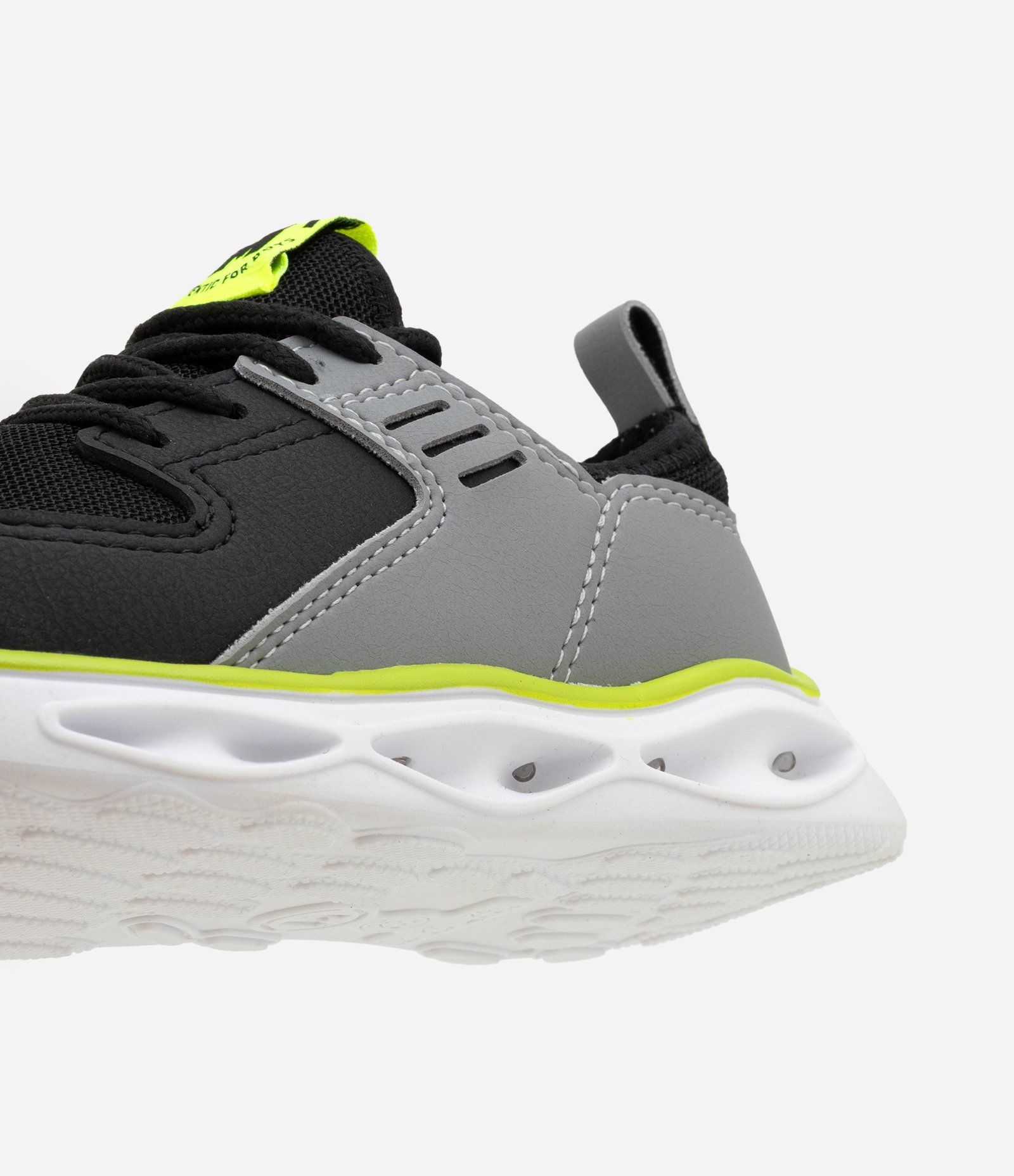 Tênis Esportivo Infantil com LED e Detalhes Contrastantes - Tam 20 a 25 Preto 2