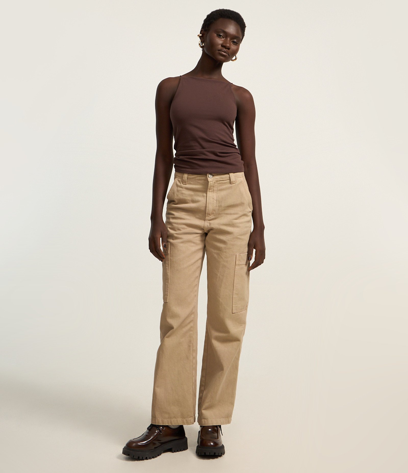 Blusa sem Manga com Decote Halter e Alça Elástico Marrom 2