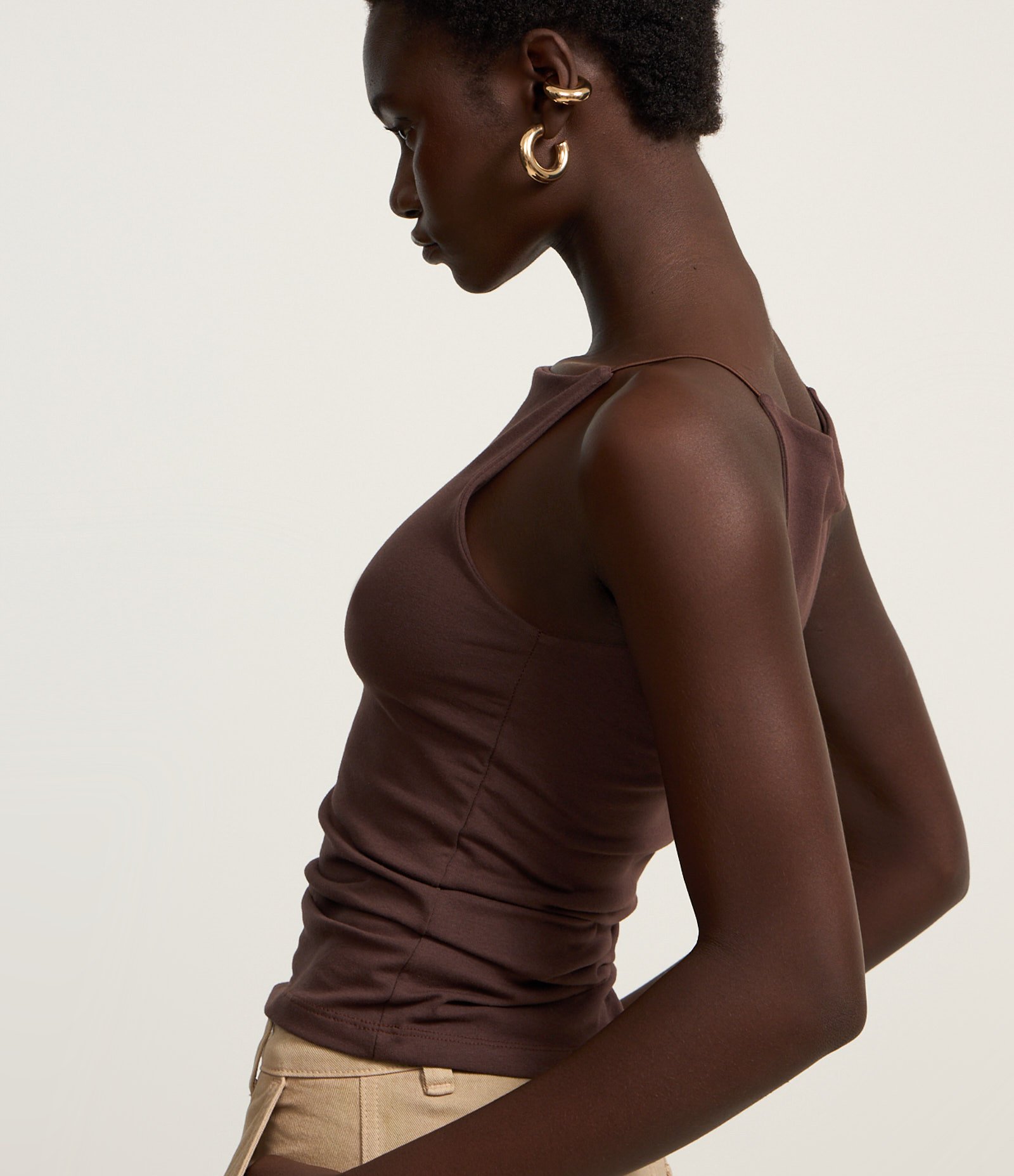 Blusa sem Manga com Decote Halter e Alça Elástico Marrom 4