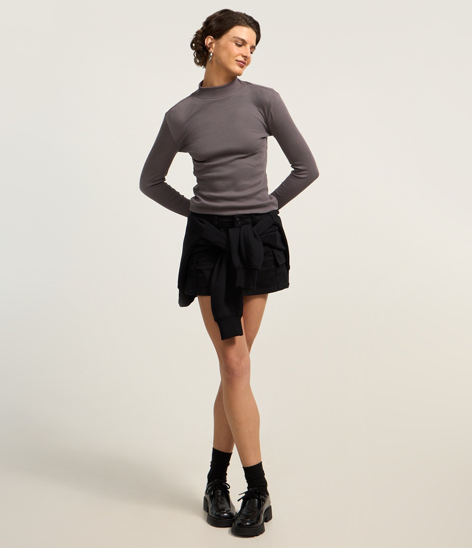 Blusa em Algodão com Manga Longa e Gola Alta Cinza 1