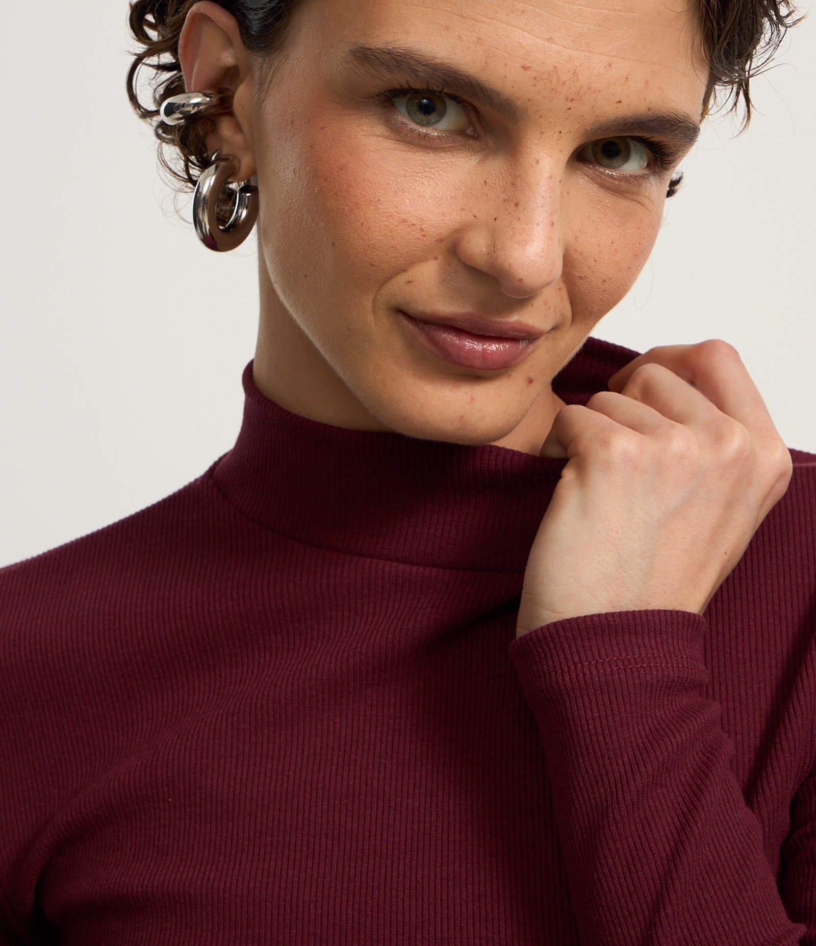 Blusa em Algodão com Manga Longa e Gola Alta Bordô 3