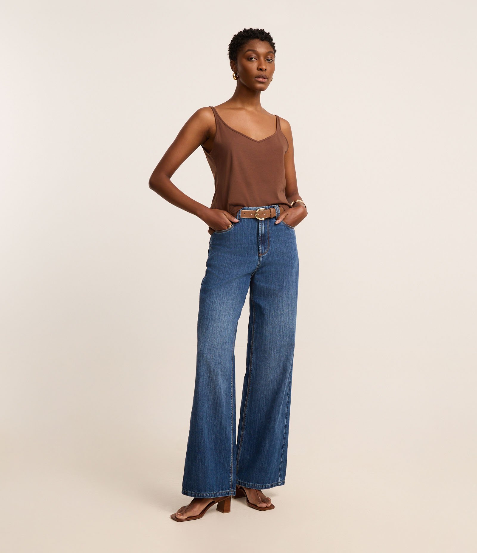 Blusa de Alça em Algodão Peruano com Decote V Marrom 2