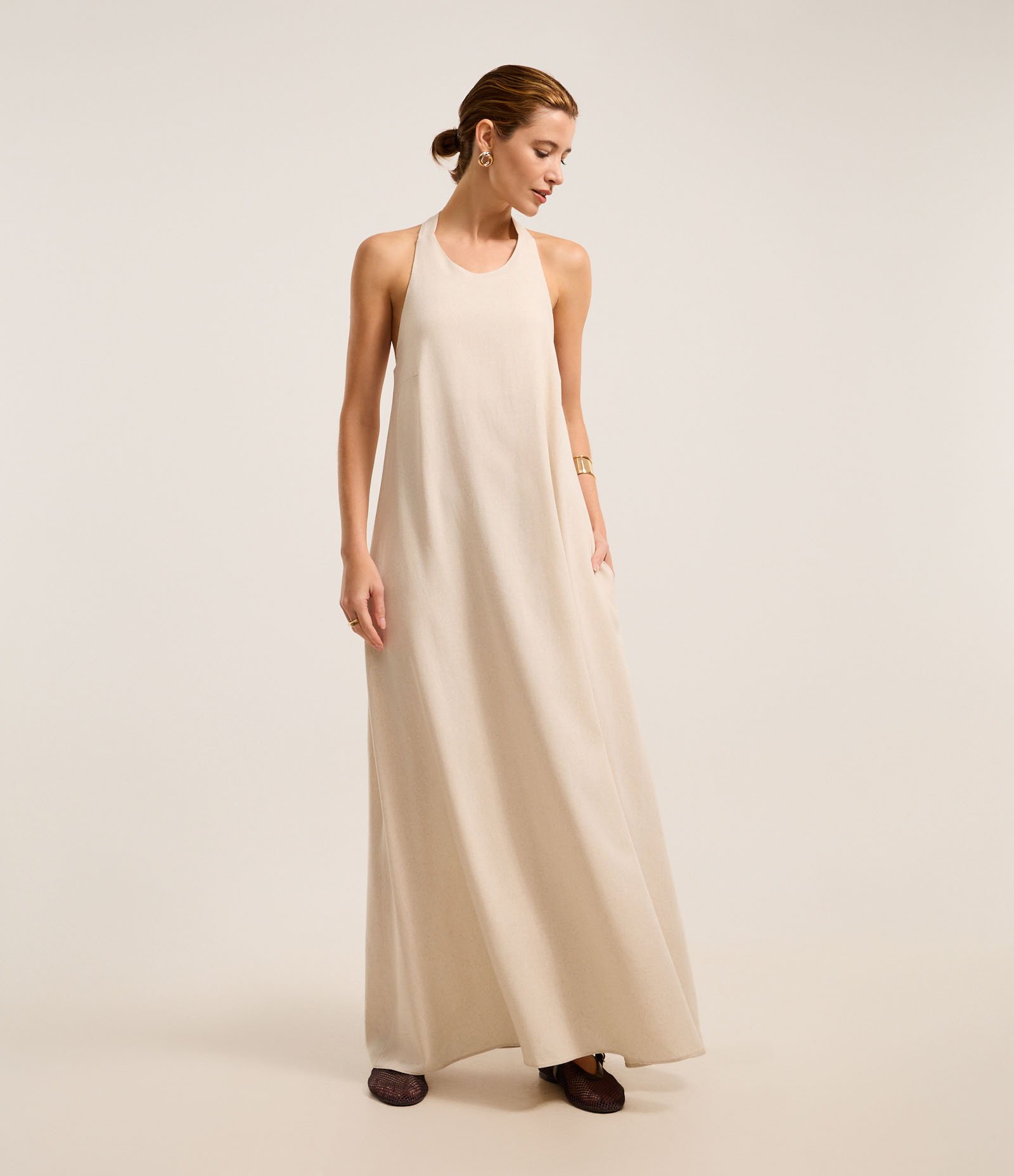 Vestido Longo Evasê em Viscolinho com Amarração no Pescoço Off White 1