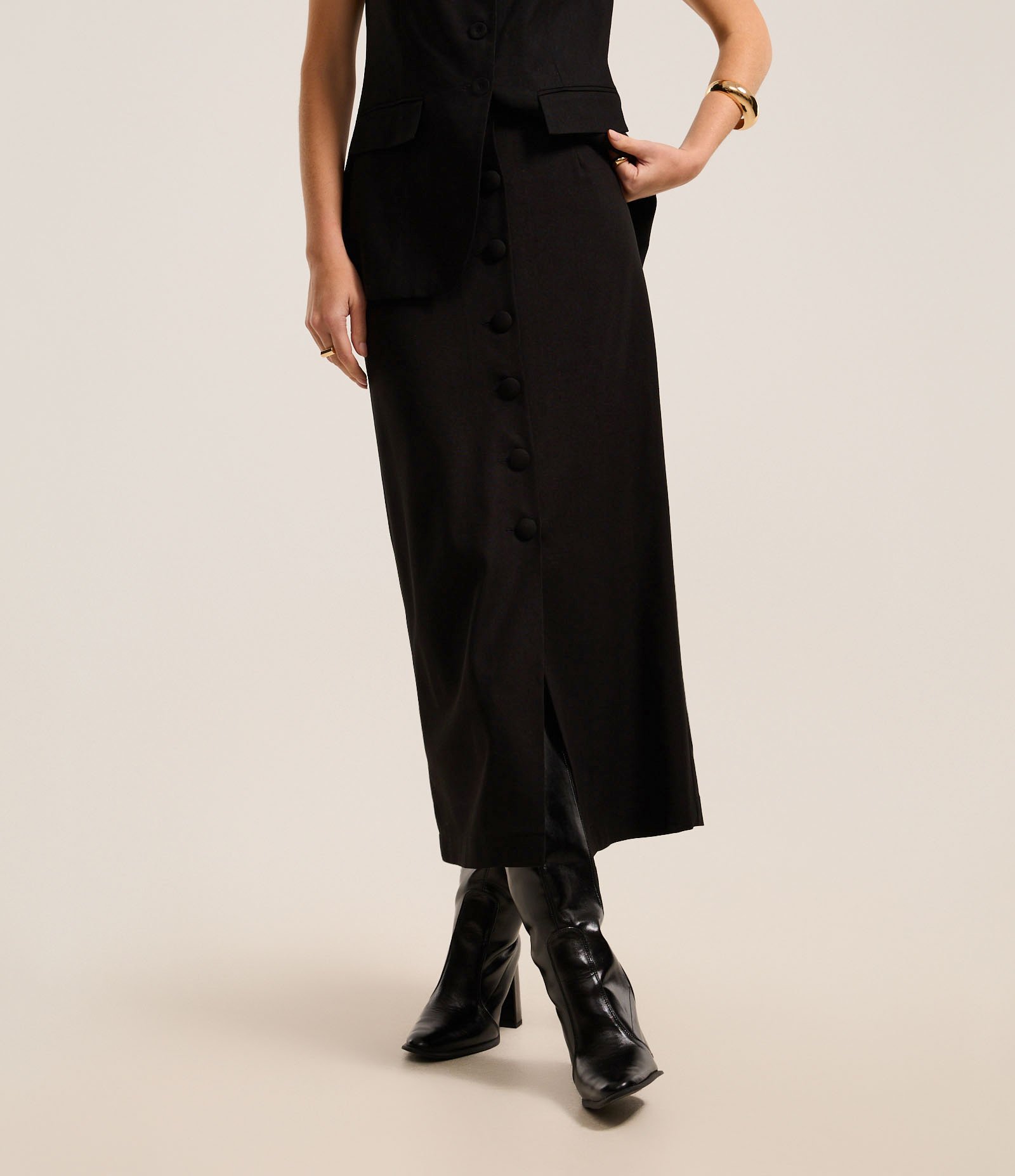 Saia Long Midi em Viscolinho com Botões Forrados Preto 4