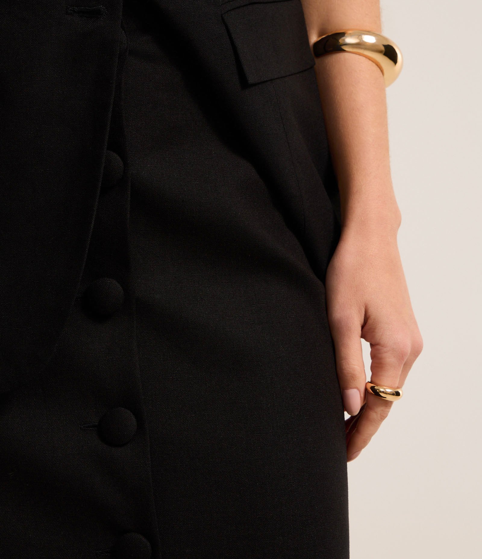 Saia Long Midi em Viscolinho com Botões Forrados Preto 5