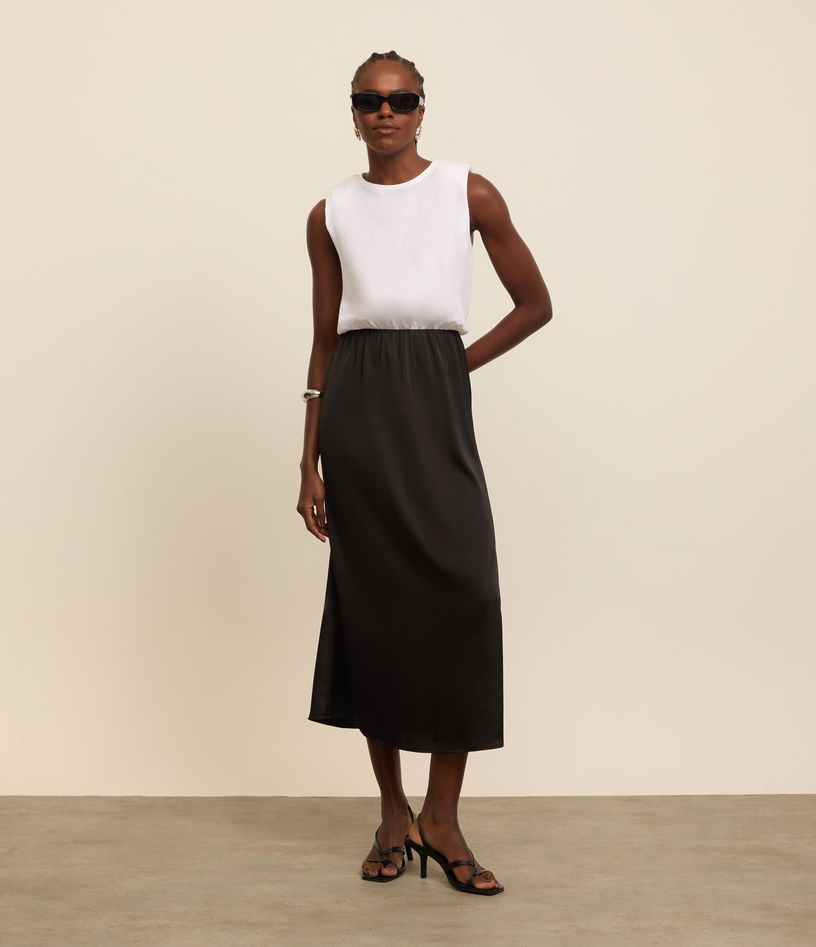 Vestido Midi Evasê Bicolor em Tricoline e Cetim Branco/Preto 1