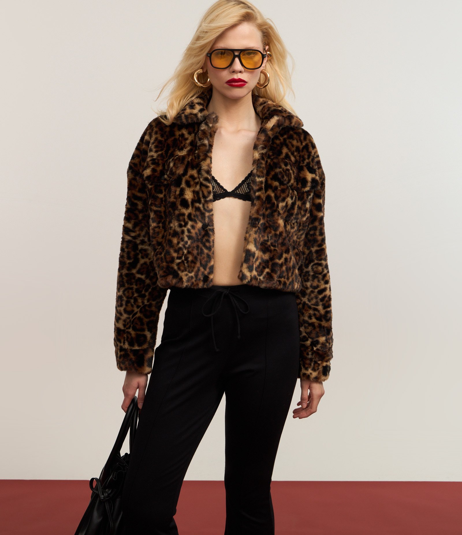 Calça Flare Alfaiataria em Viscose com Amarração Preto 4