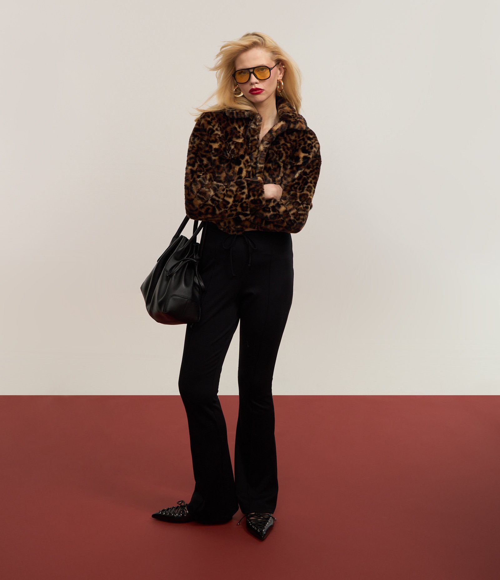 Calça Flare Alfaiataria em Viscose com Amarração Preto 5