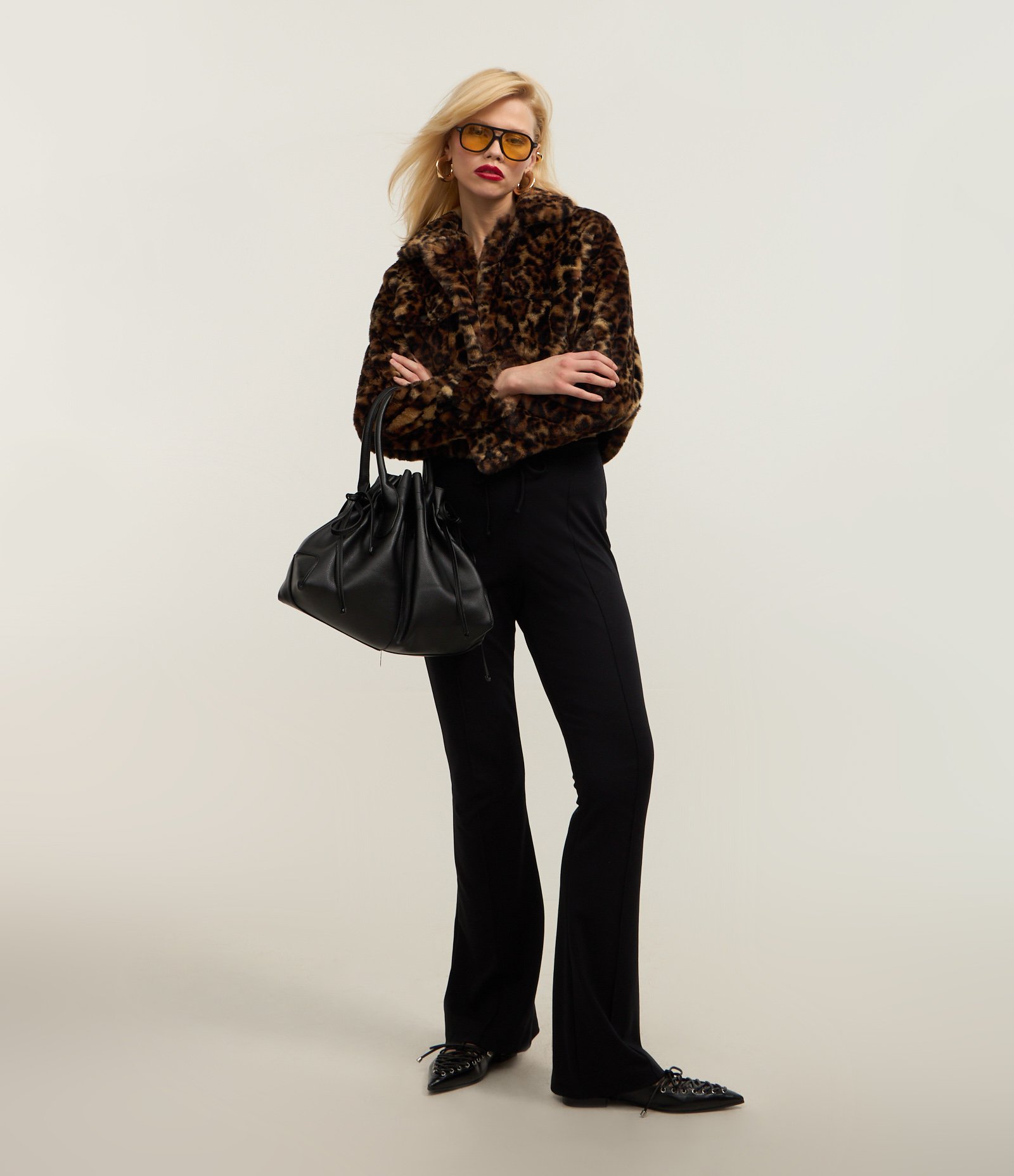 Calça Flare Alfaiataria em Viscose com Amarração Preto 1