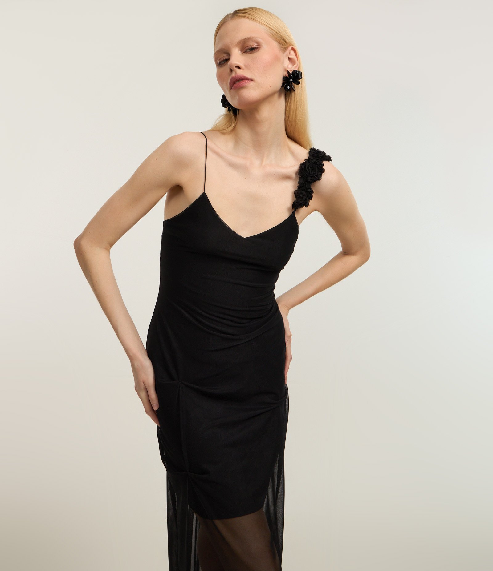 Vestido Reto Longo em Tule com Alça Floral Bordada Preto 2