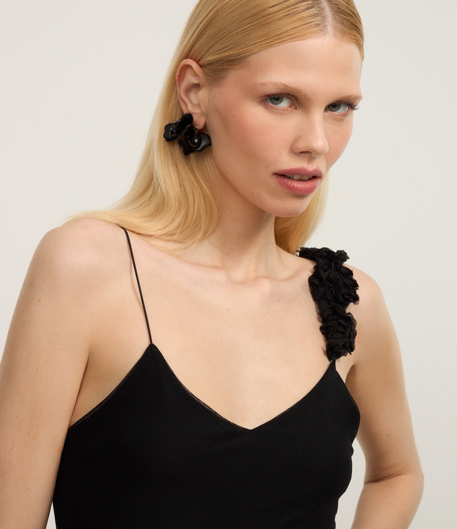 Vestido Reto Longo em Tule com Alça Floral Bordada Preto 3