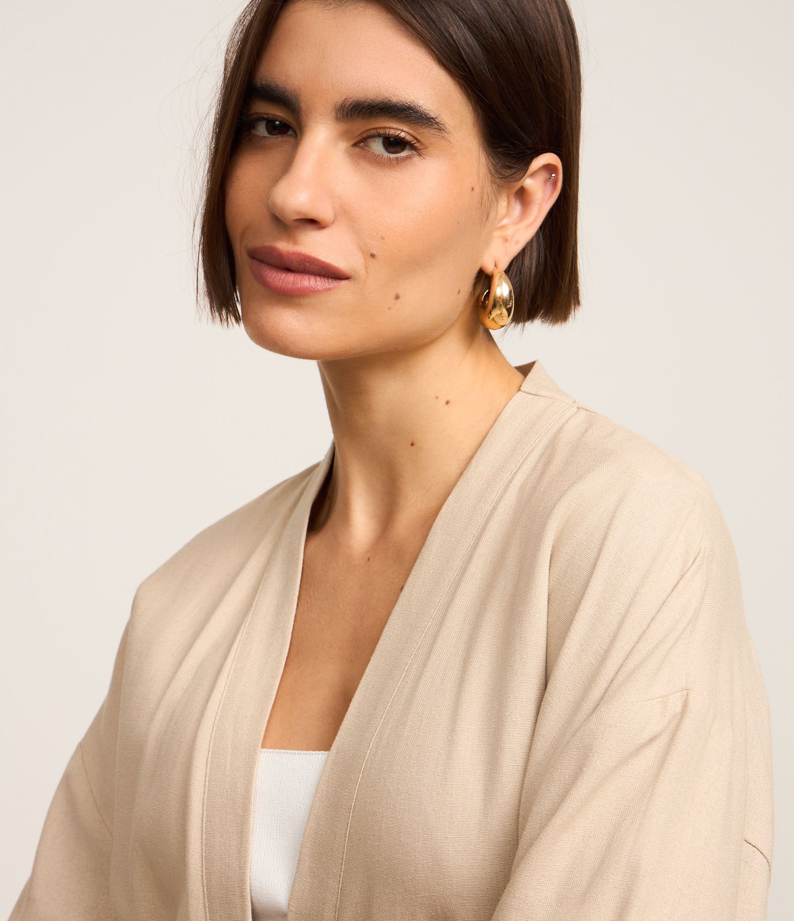 Kimono Longo em Viscolinho com Amarração na Cintura Bege 5