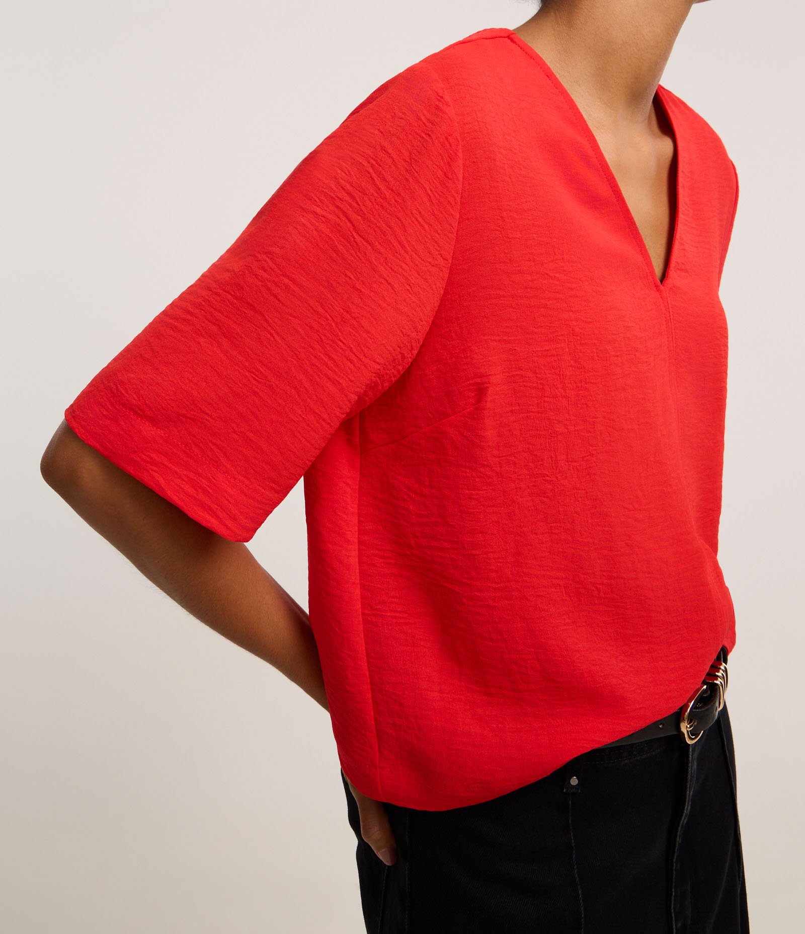 Blusa Soltinha em Crepe com Decote V Vermelho 3