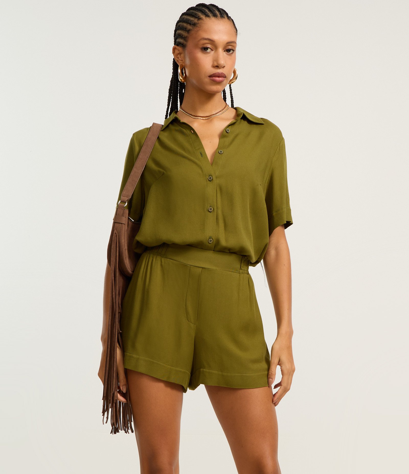 Short Regular em Viscose com Cós Elástico Verde Oliva 2