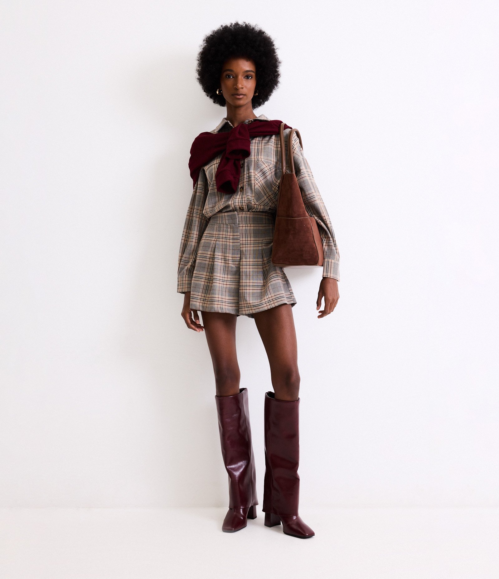 Short Alfaiatado com Pregas e Estampa Xadrez Cinza/Bege 1