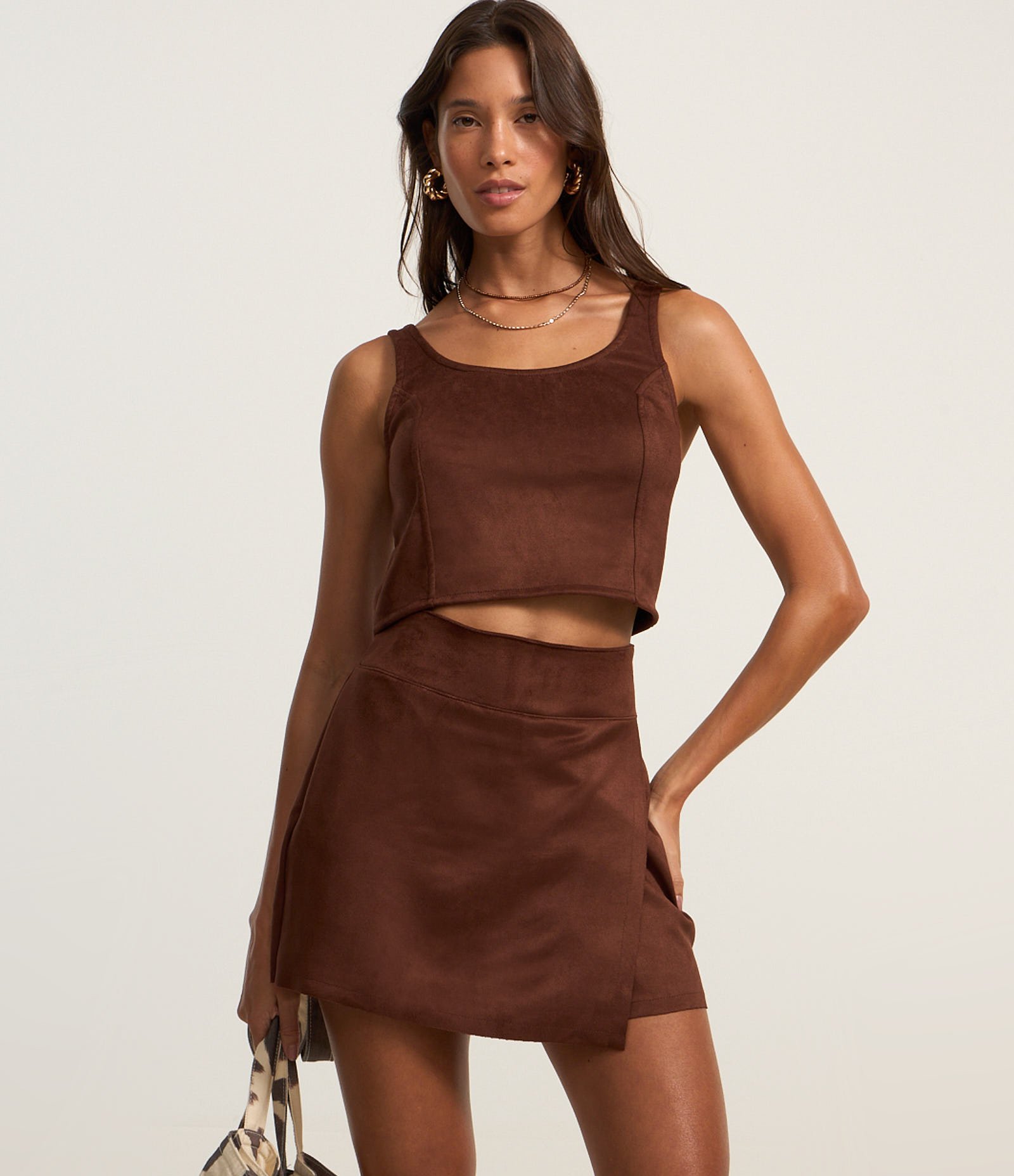 Short Saia em Suede Transpassado Marrom 2
