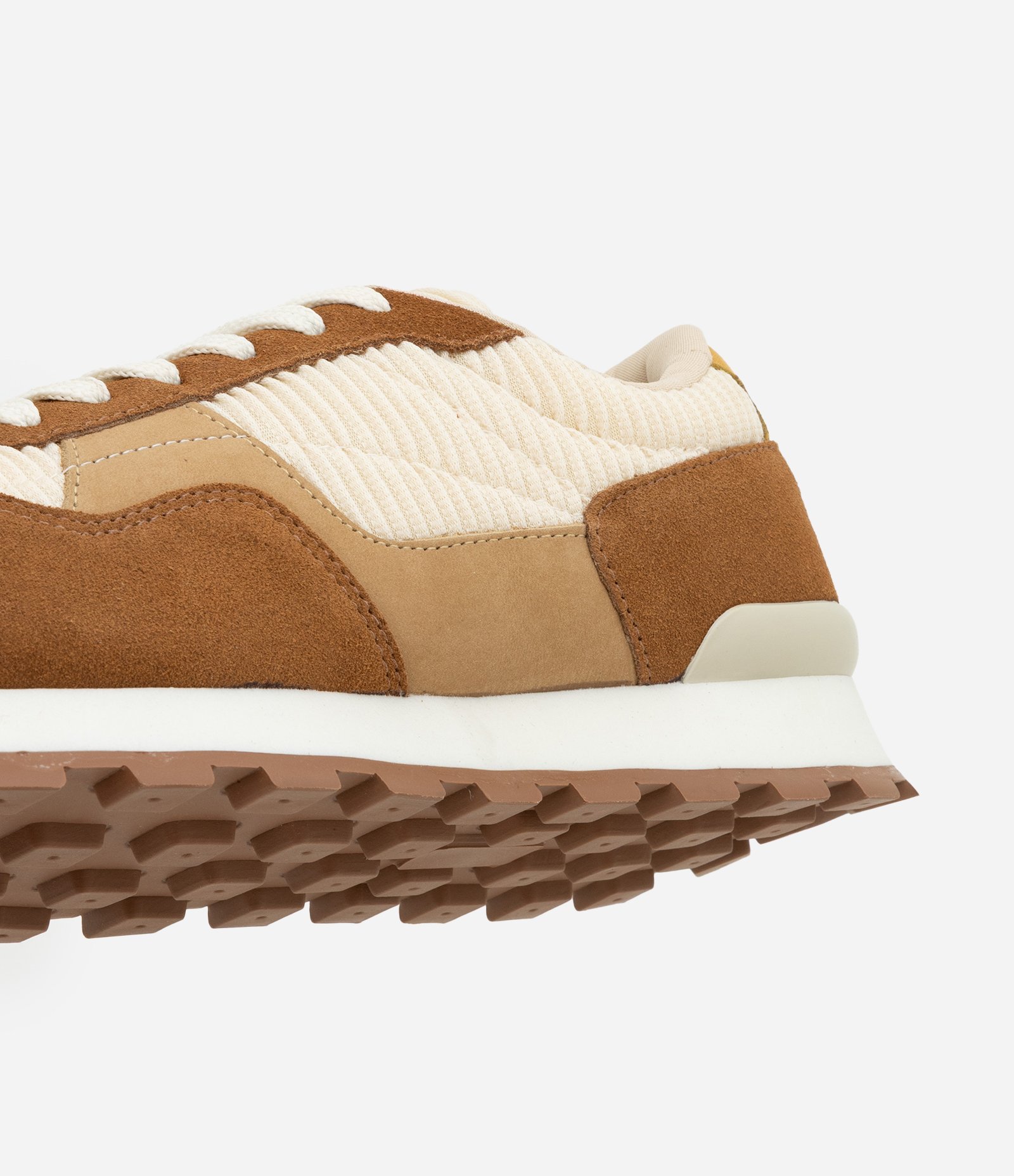 Tênis Jogging em Material Sintético com Textura Marrom 3