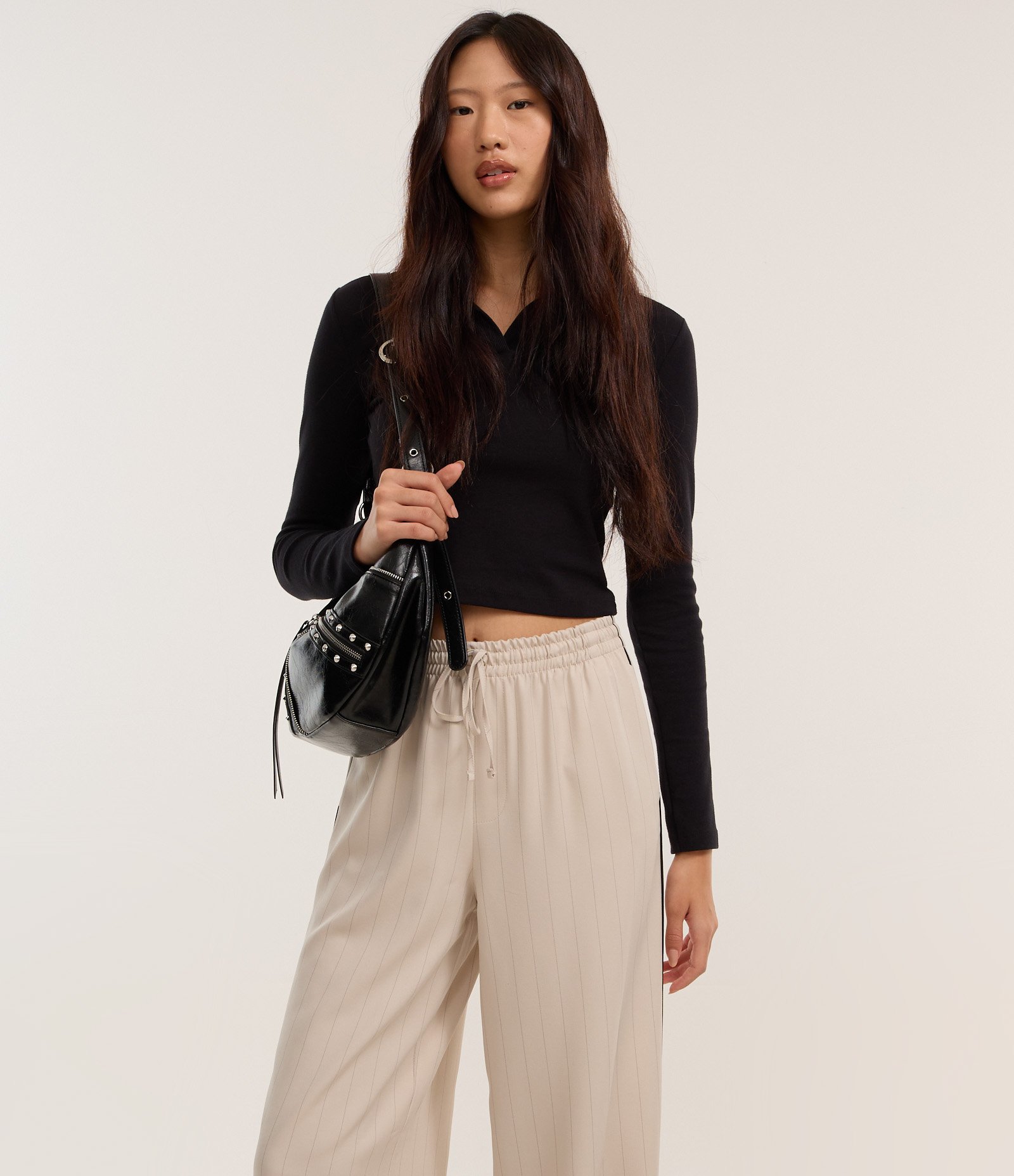 Calça Reto Alfaiatada com Riscas de Giz e Contraste Lateral Bege 3