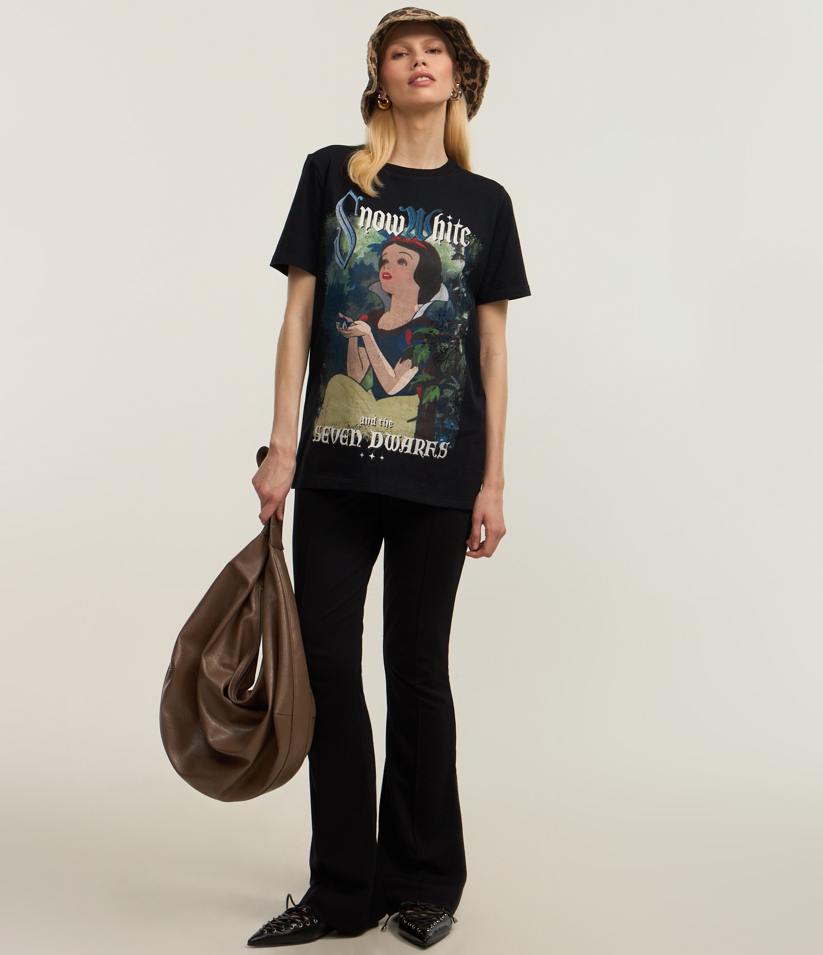 Camiseta T-shirt em Algodão com Estampa Branca de Neve Preto 2