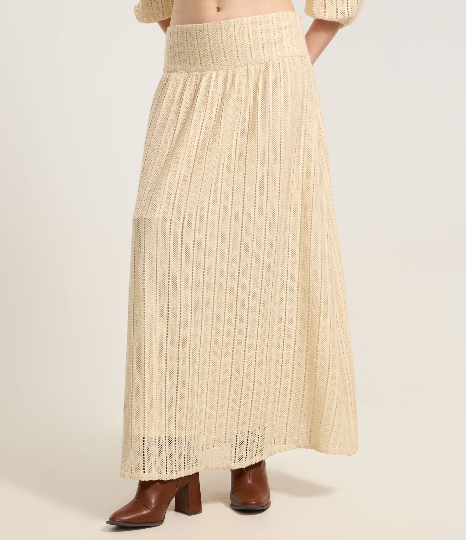 Saia Long Midi em Renda de Algodão com Pala Larga Bege 3