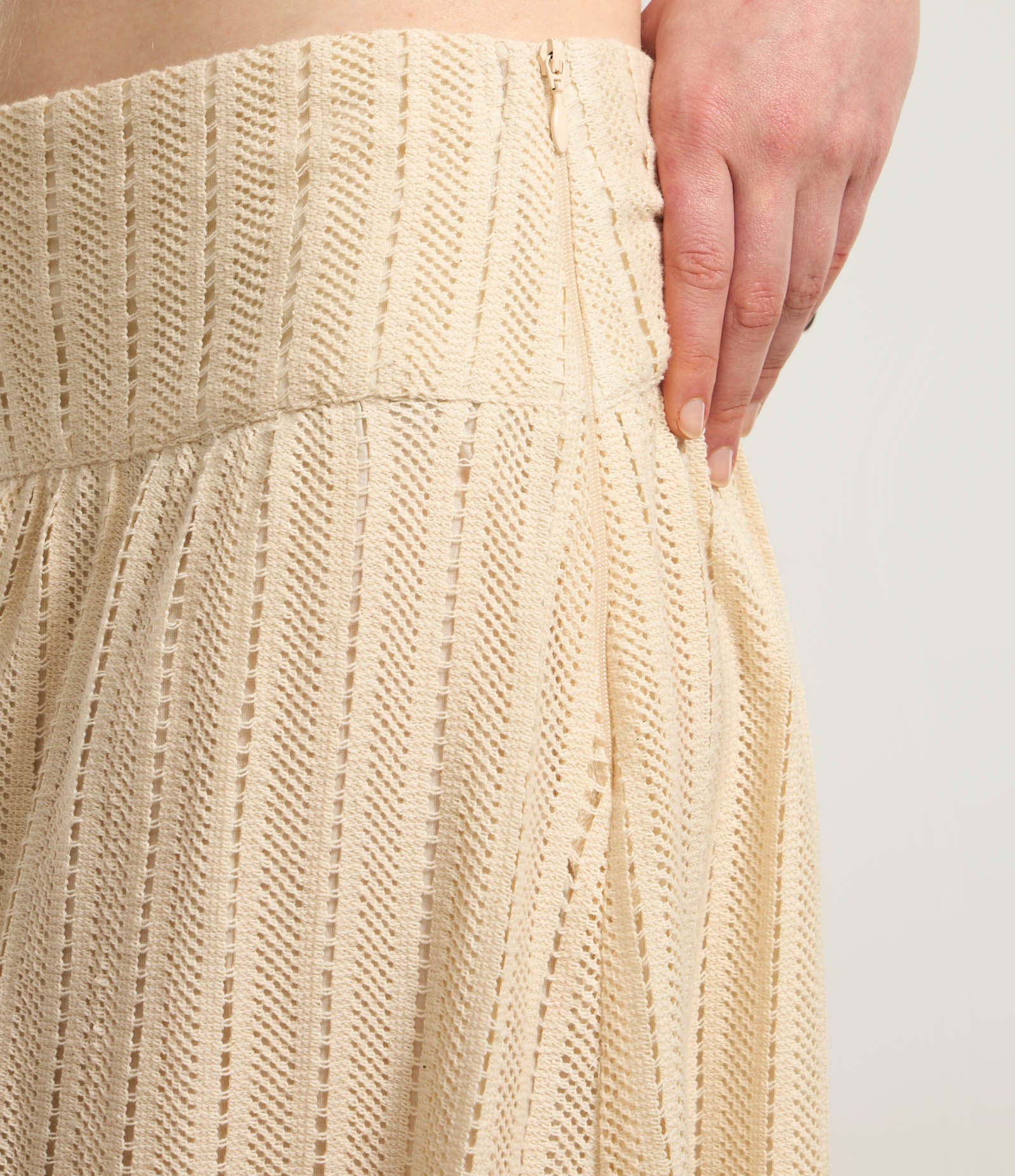 Saia Long Midi em Renda de Algodão com Pala Larga Bege 4