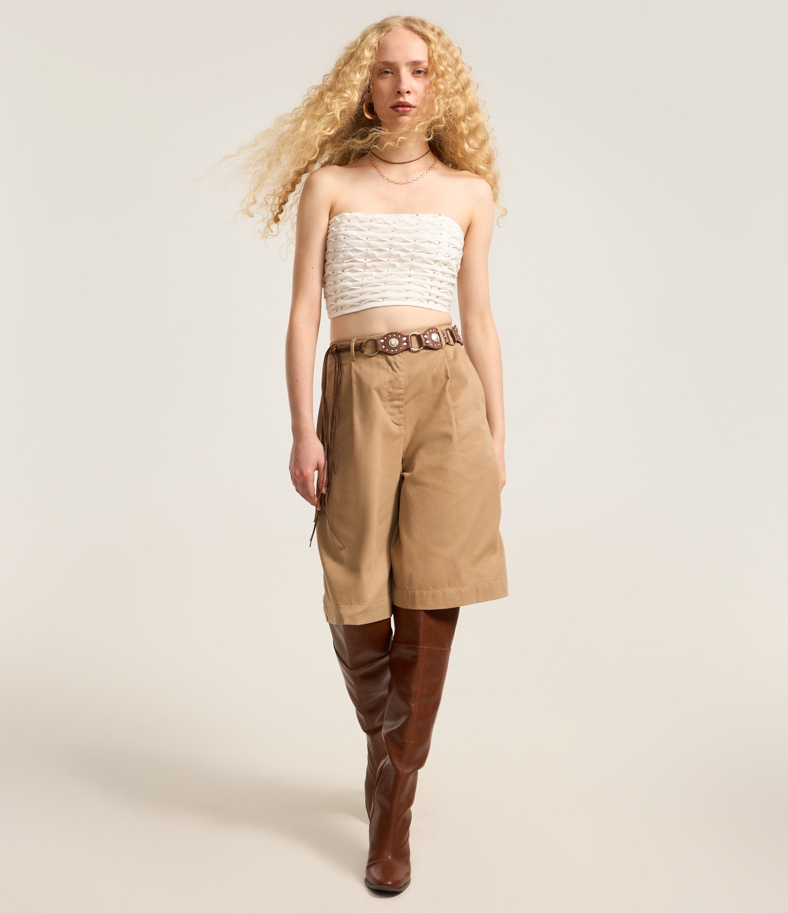 Blusa Cropped Sem Alças com Aplicação de Miçangas Off White 2