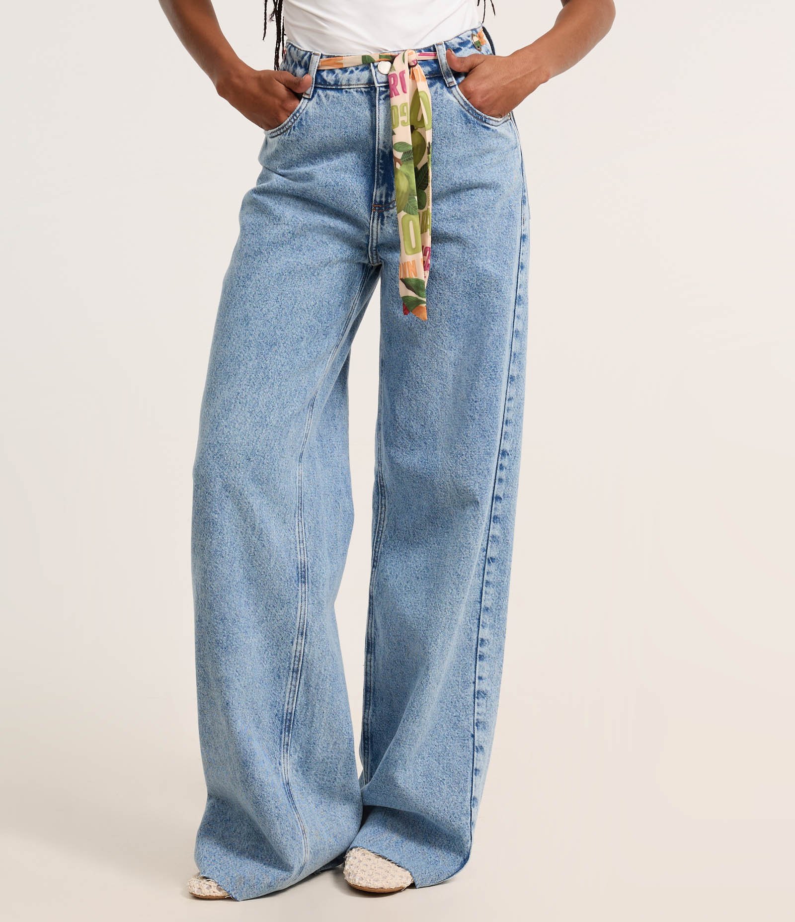 Calça Wide Leg em Jeans com Cinto Lenço e Ilhós Azul 3