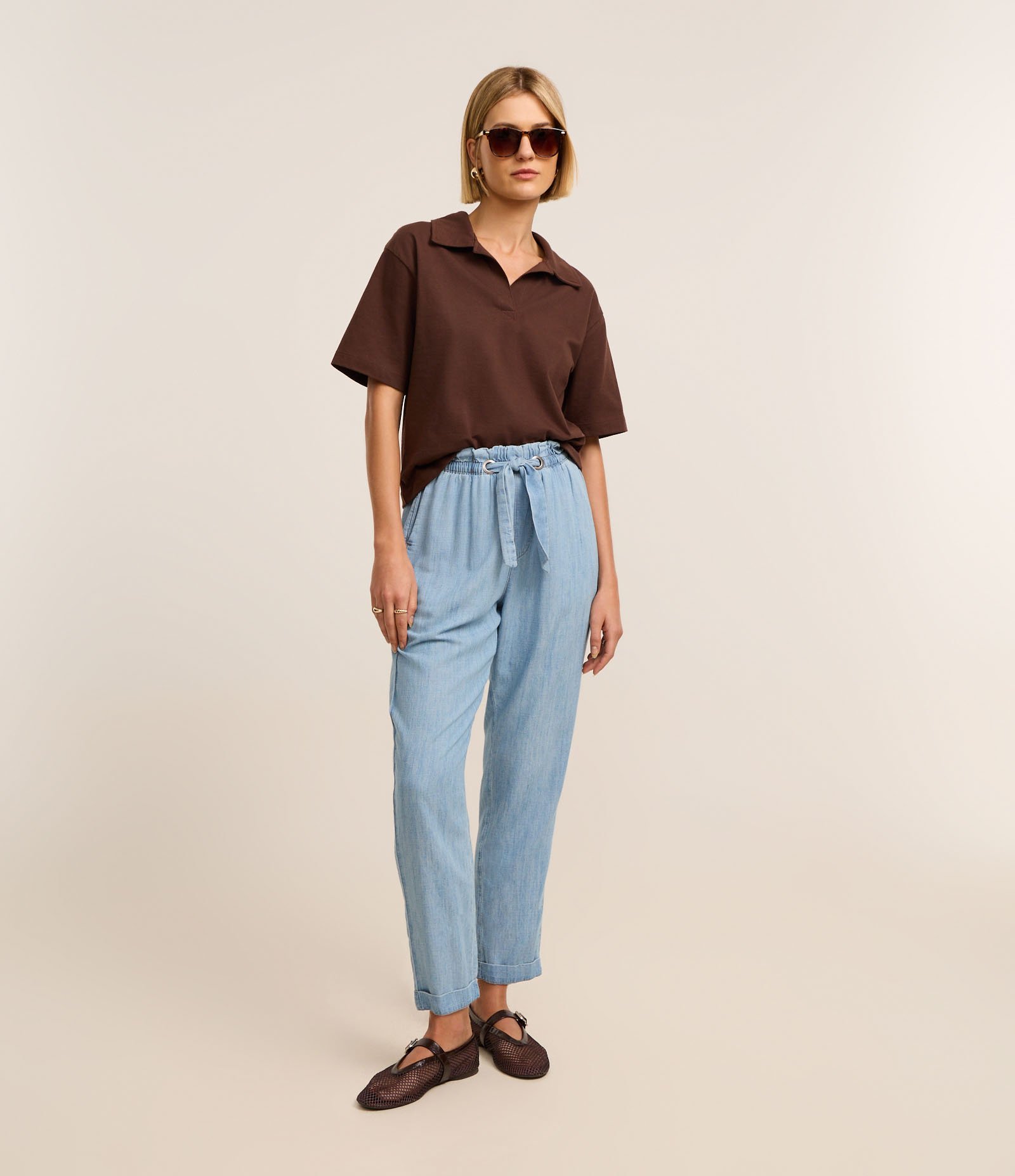 Calça Carrot em Jeans com Ilhós e Cinto Faixa na Cintura Azul 1