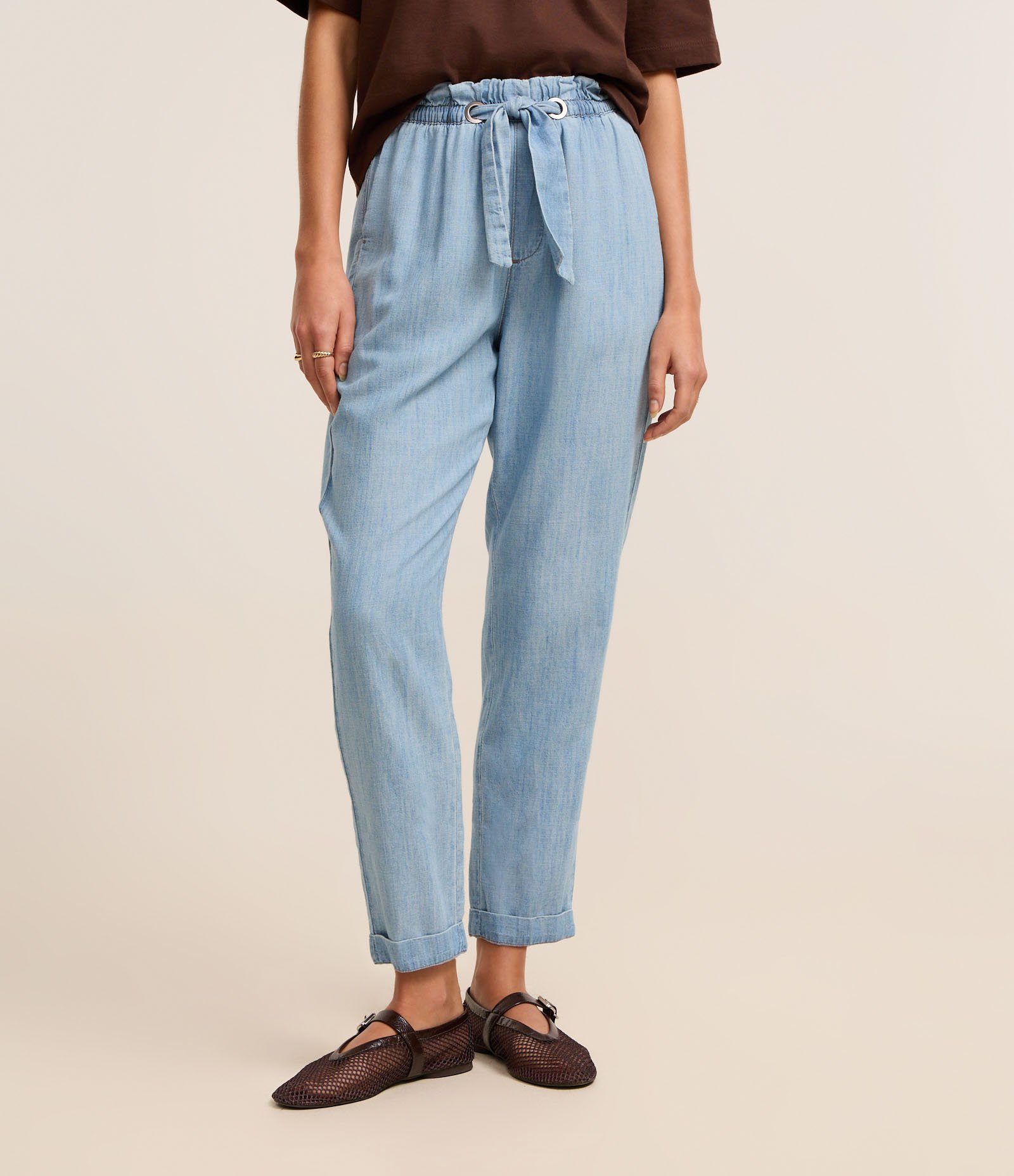 Calça Carrot em Jeans com Ilhós e Cinto Faixa na Cintura Azul 3