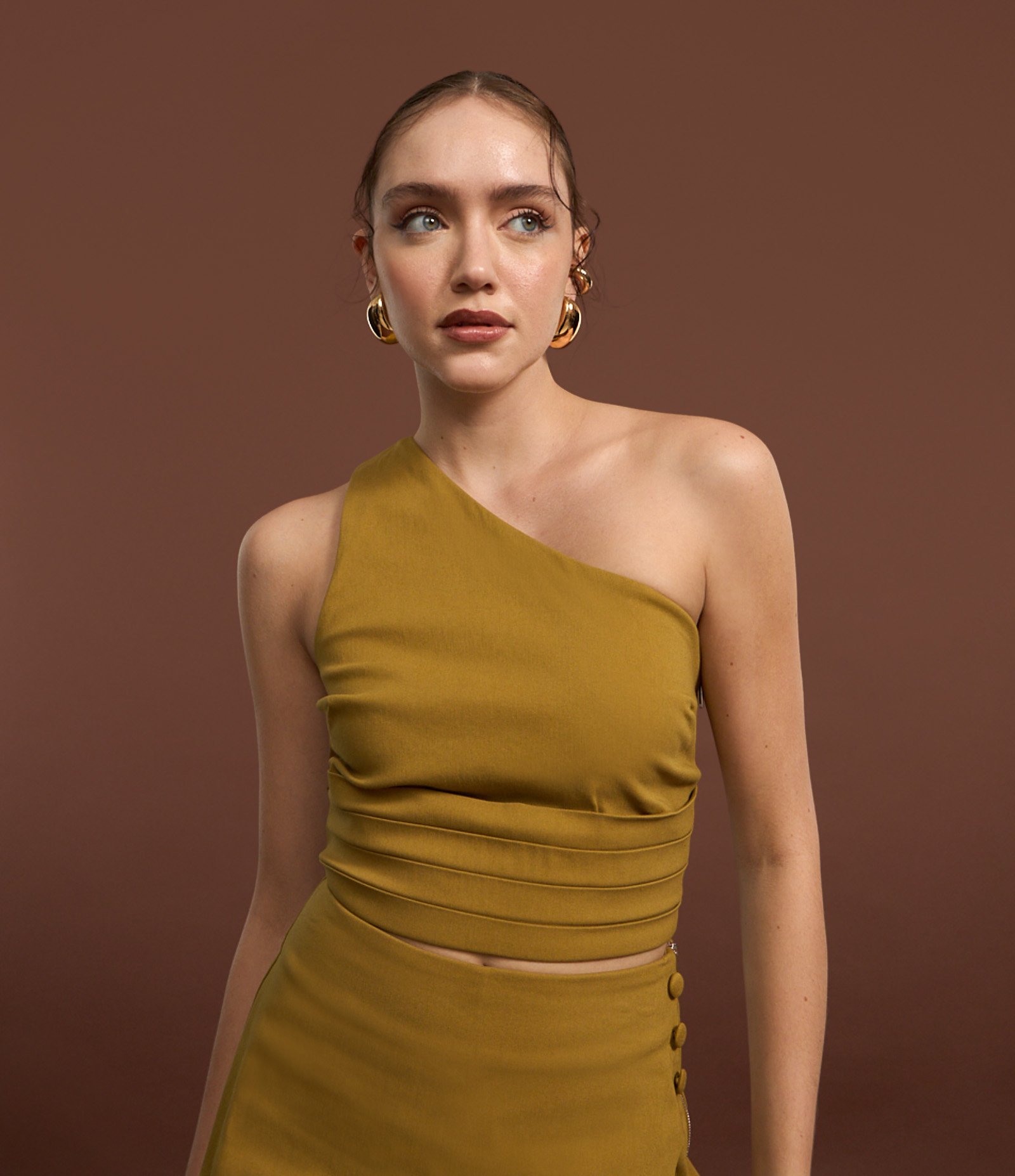 Blusa Cropped em Bengaline com Um Ombro Só e Recortes Verde 4