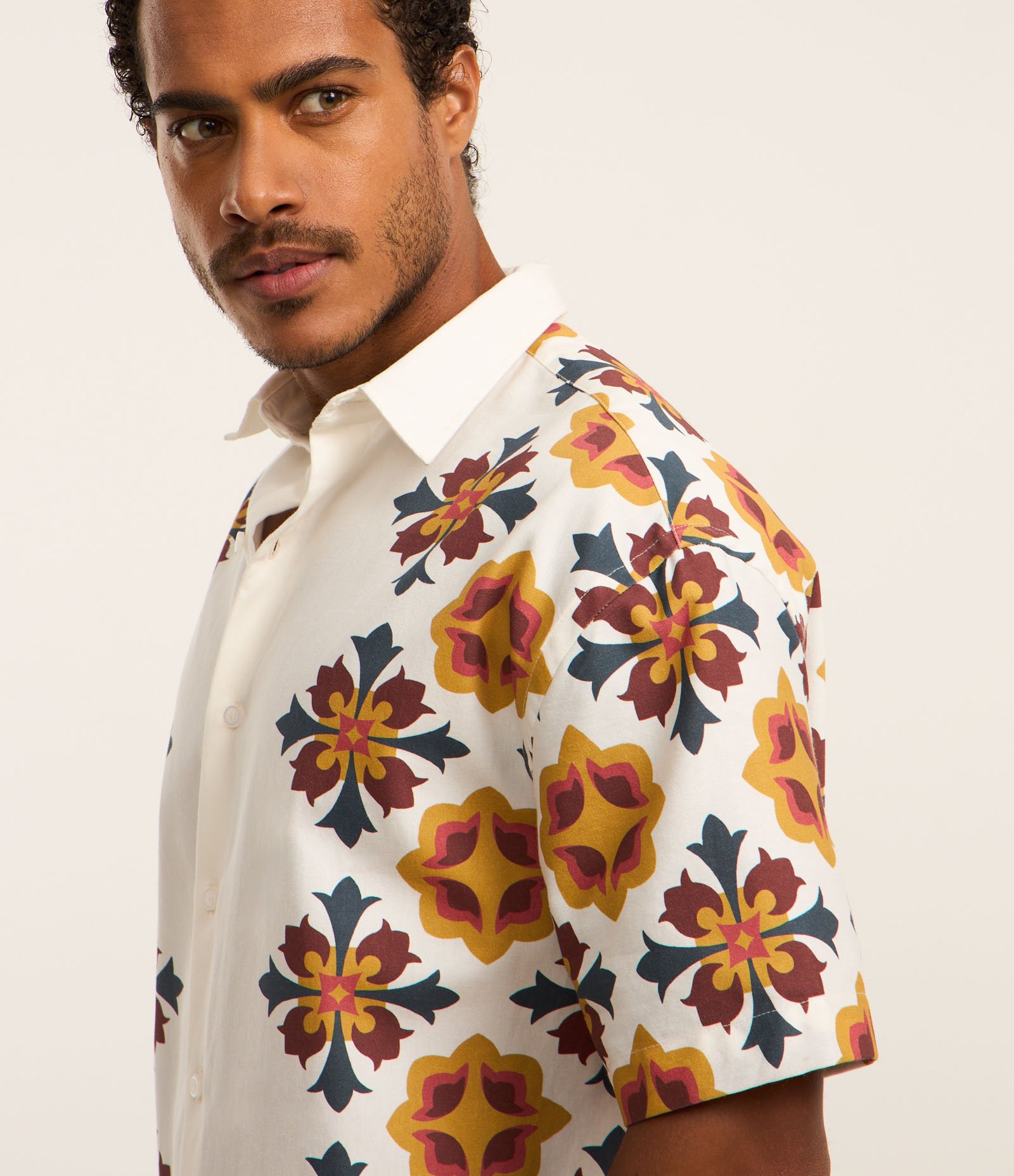 Camisa Boxy em Sarja com Estampa de Azulejo Português Off White/Laranja/Verde 3