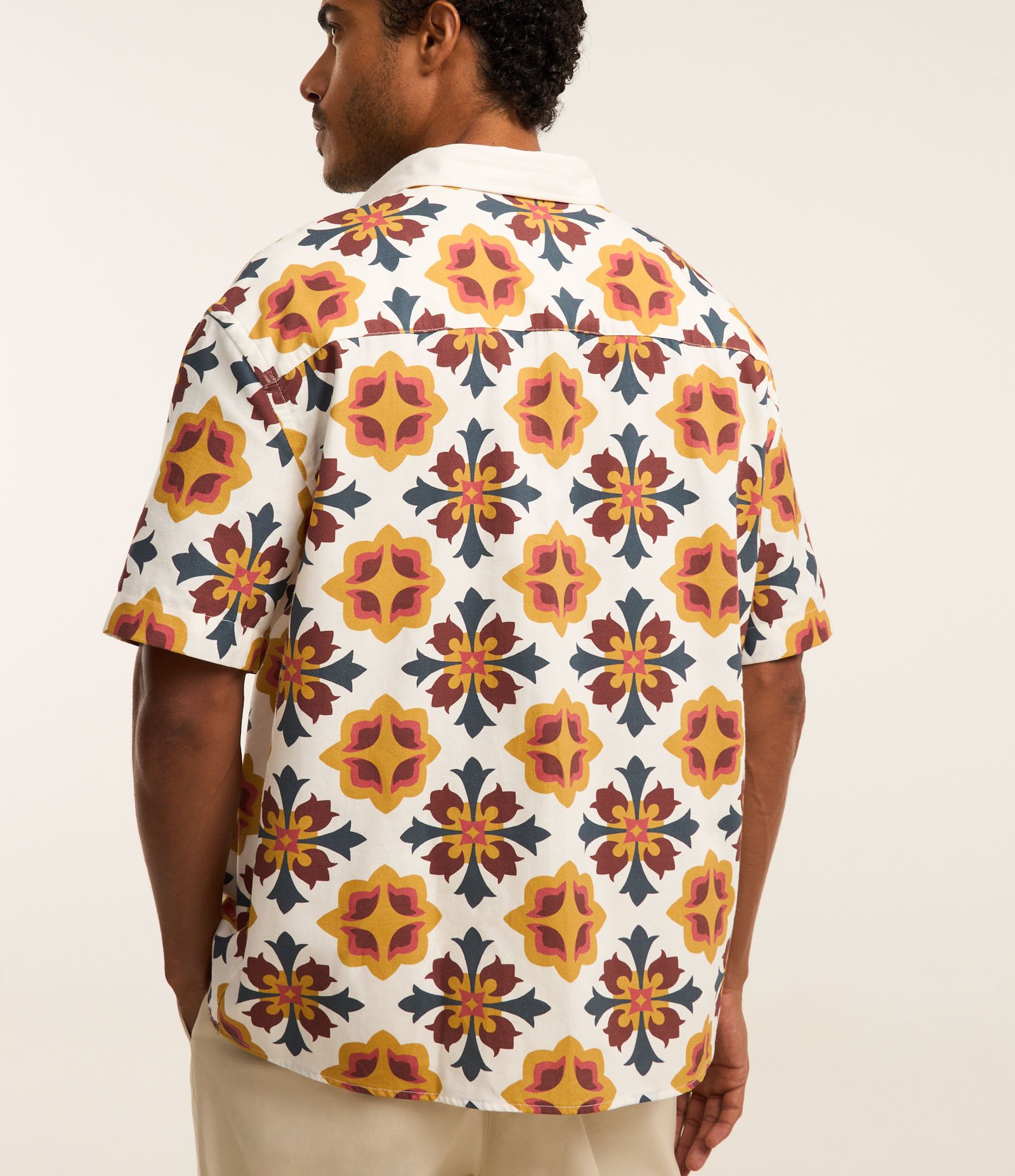 Camisa Boxy em Sarja com Estampa de Azulejo Português Off White/Laranja/Verde 4