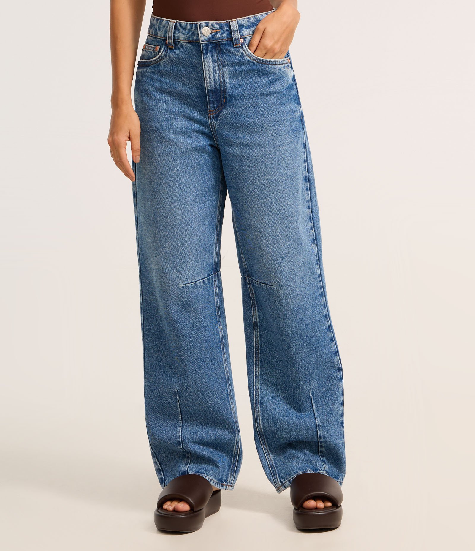 Calça Baggy em Jeans com Recortes na Barra Azul 3