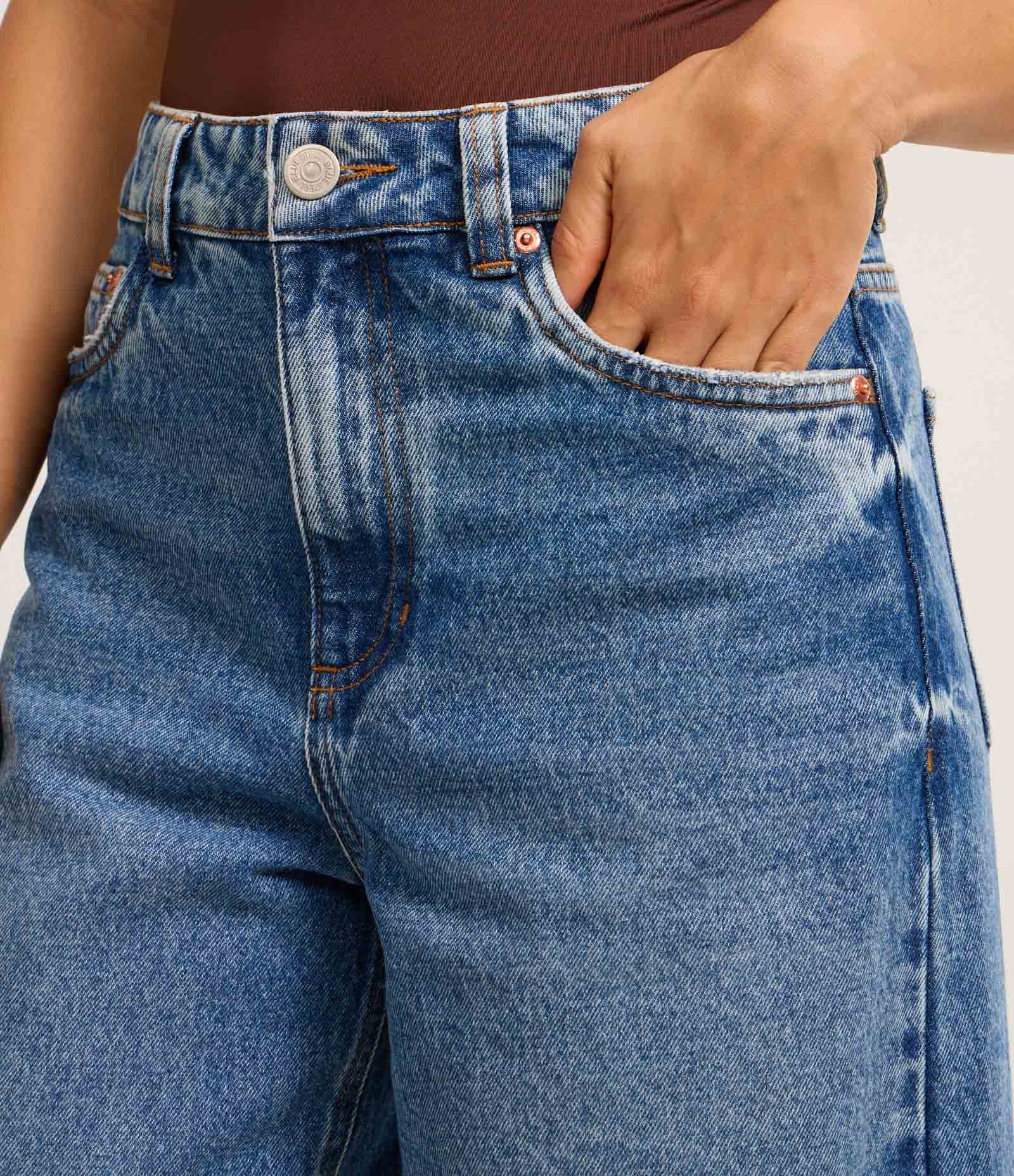 Calça Baggy em Jeans com Recortes na Barra Azul 4