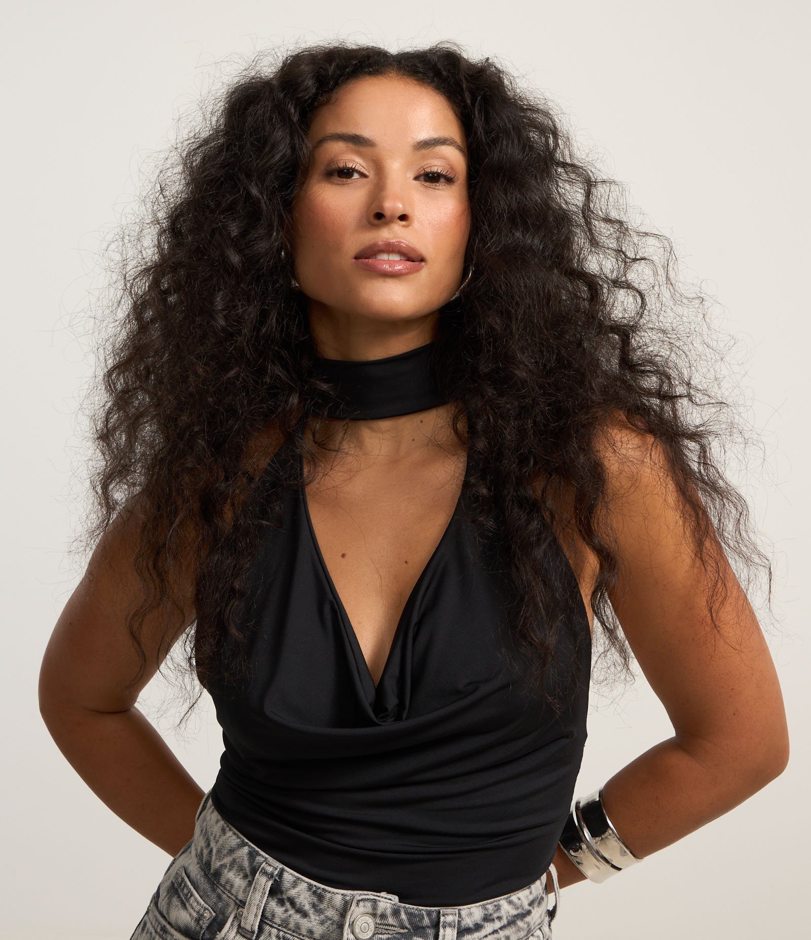 Blusa Frente Única em Jersey com Decote Degagê Preto 1