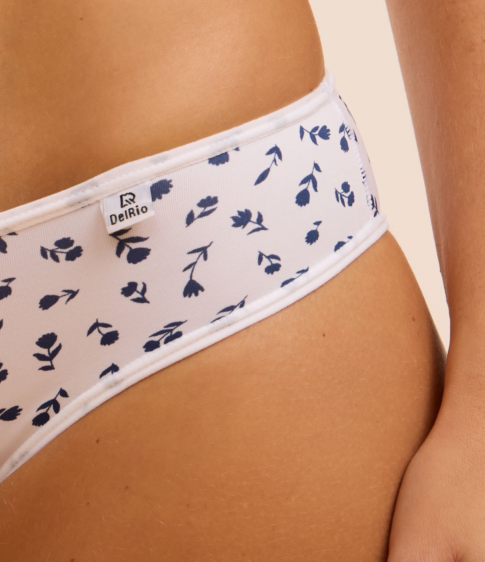 Kit 03 Calcinhas Biquíni em Microfibra Lisas e Floral DelRio Multicores 5