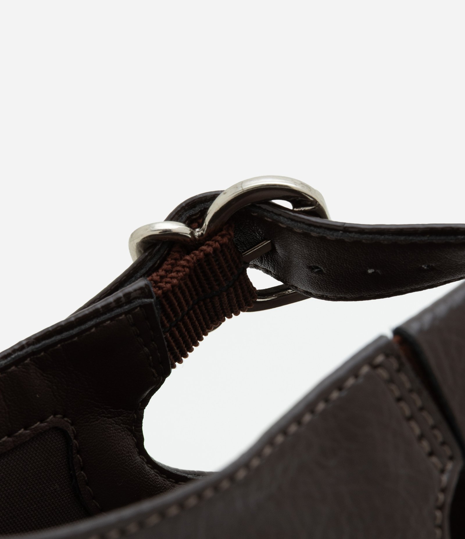 Sapatilha com Tiras Largas em X e Fivela Marrom 5