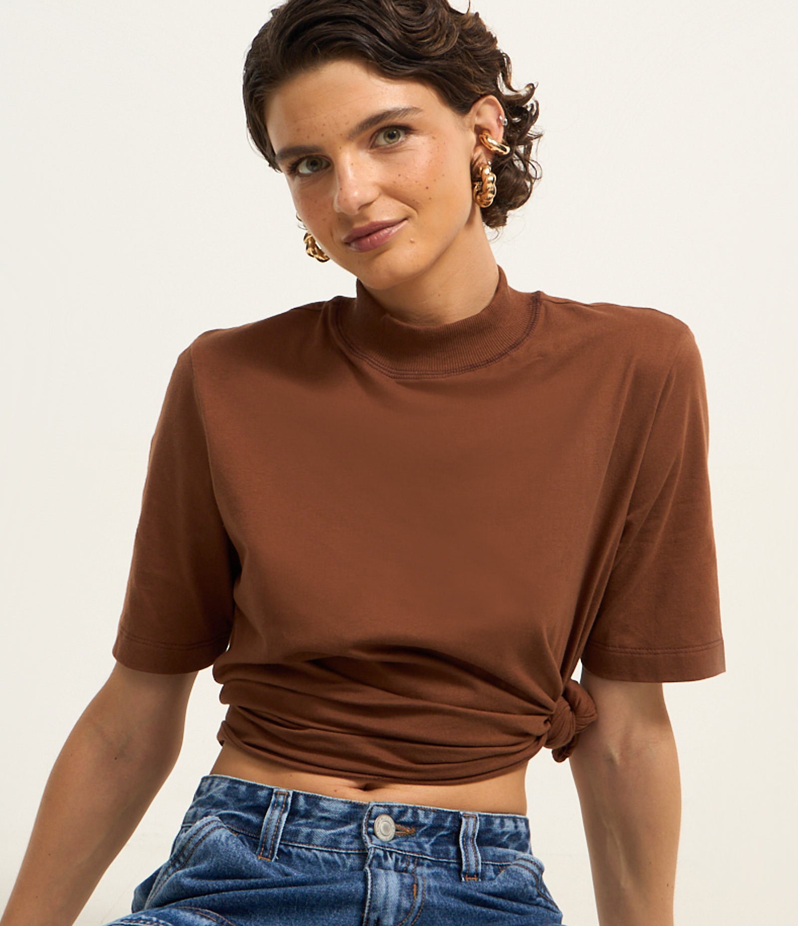 Camiseta em Algodão com Golinha Marrom 1