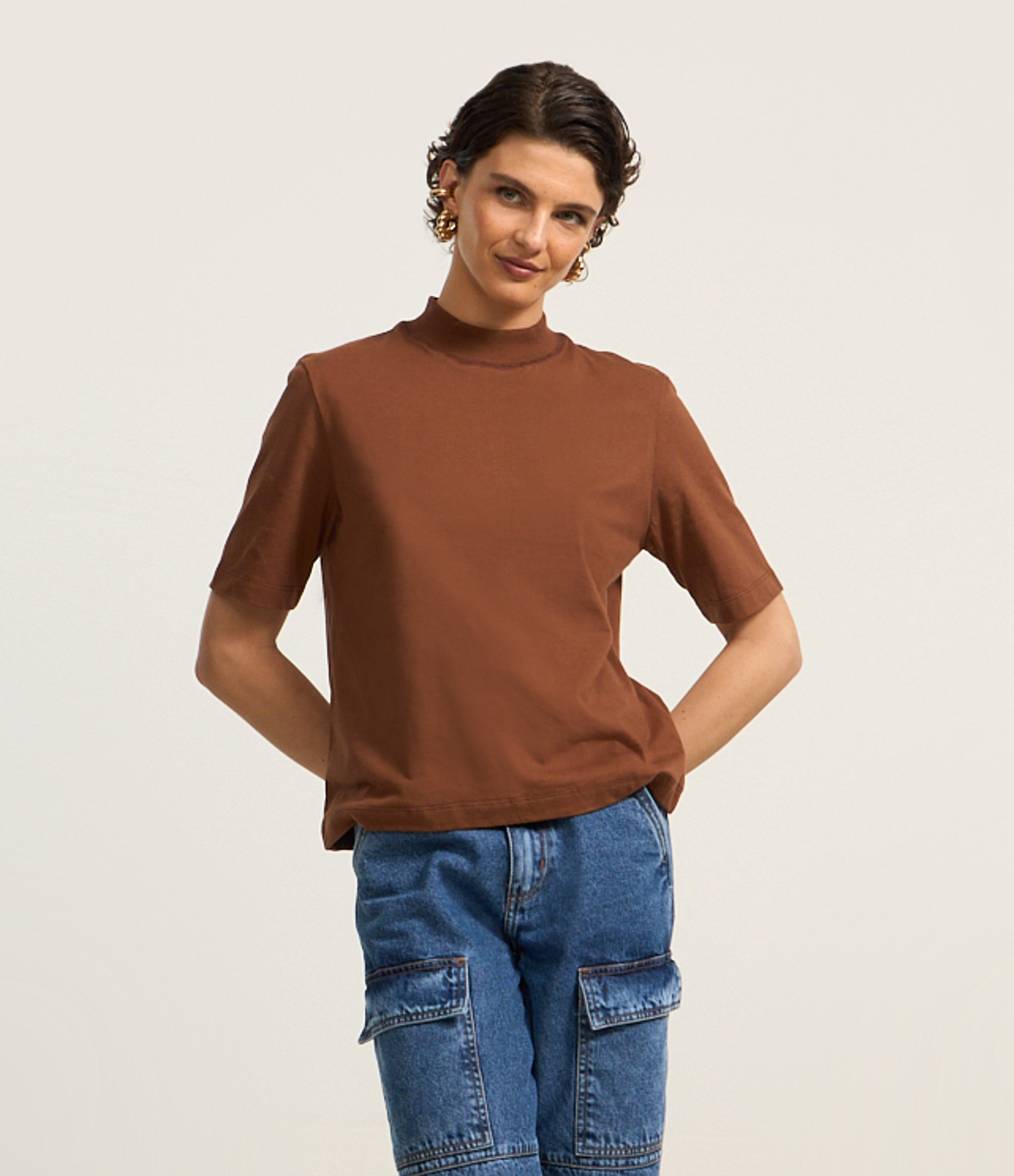 Camiseta em Algodão com Golinha Marrom 3