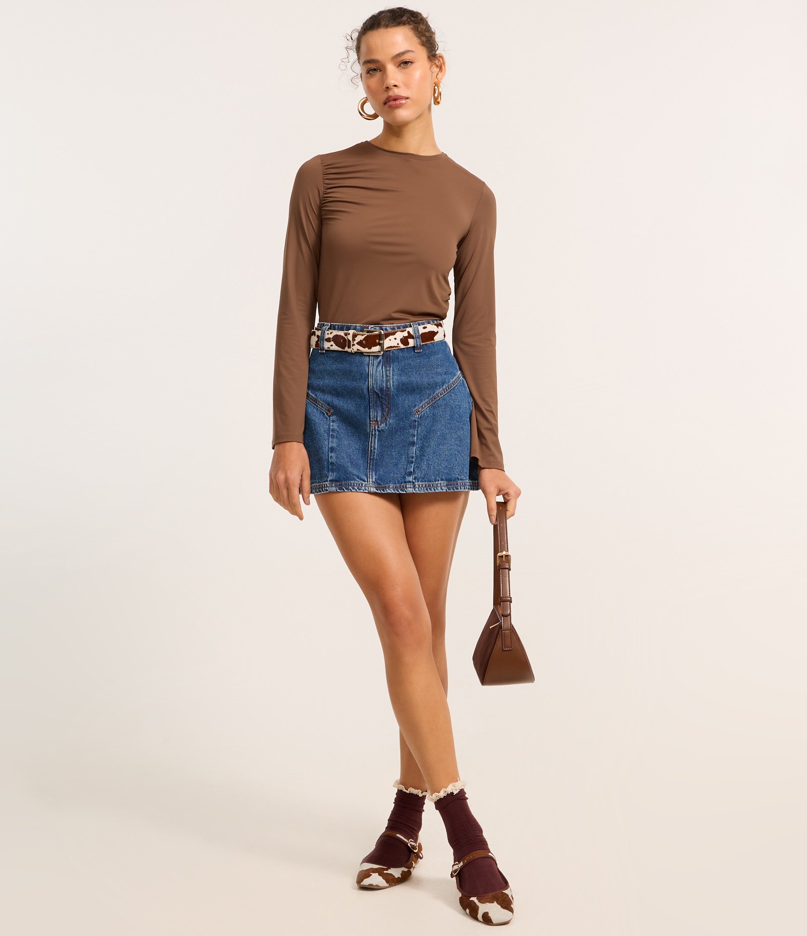 Blusa em Microfibra com Manga Godê e Franzido Marrom 2